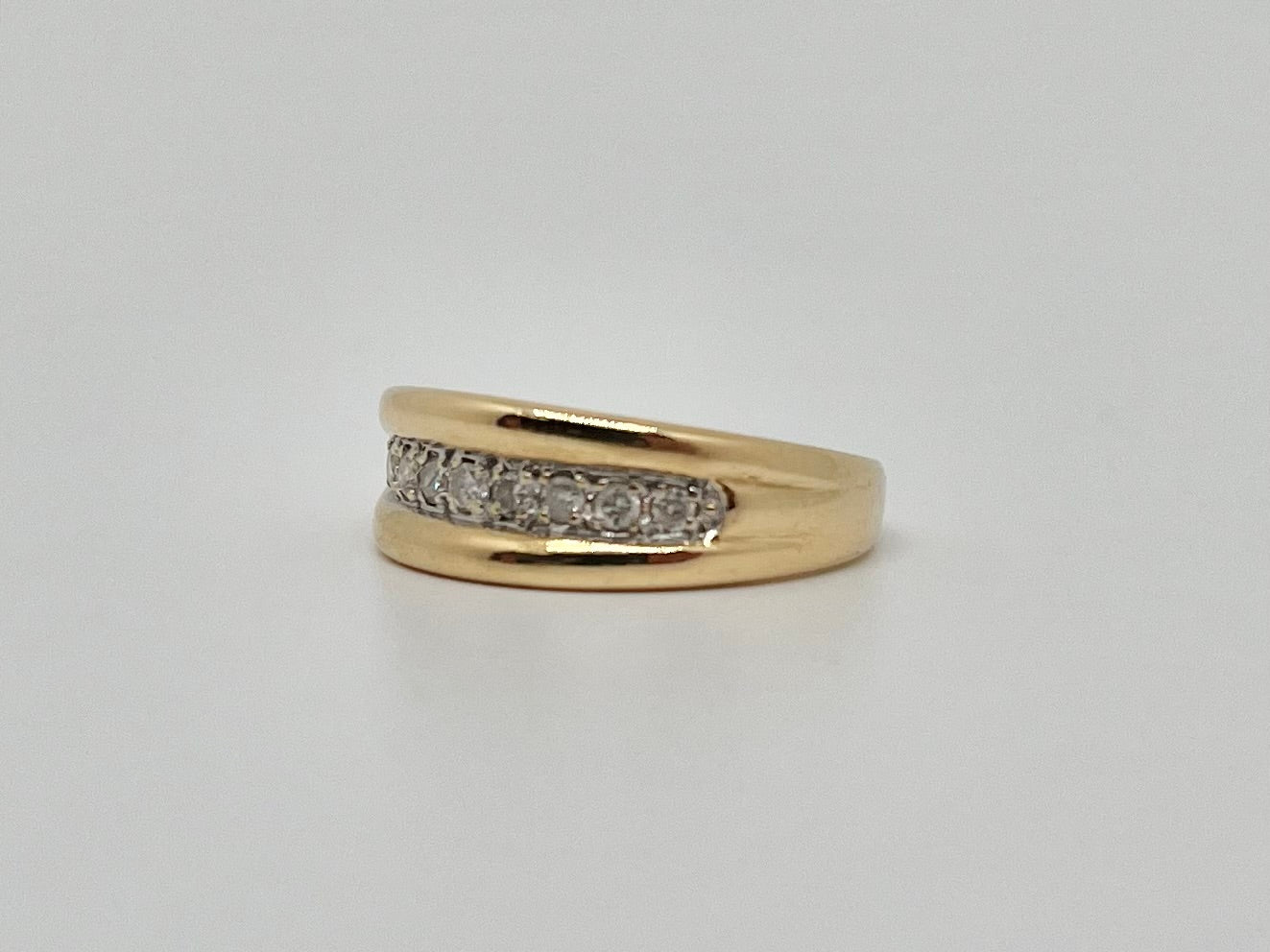 Geelgouden ring met natuurlijke diamanten