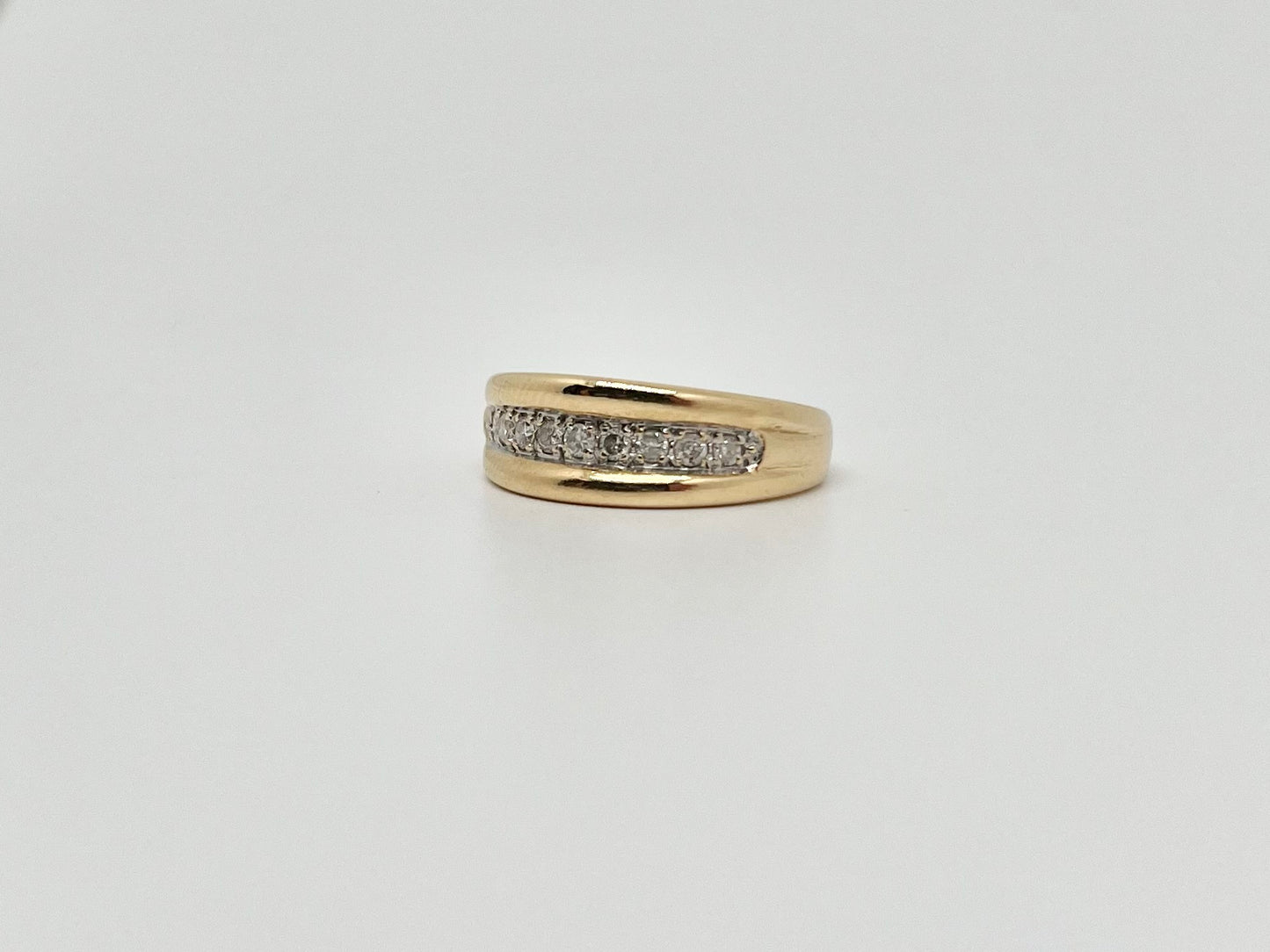 Geelgouden ring met natuurlijke diamanten