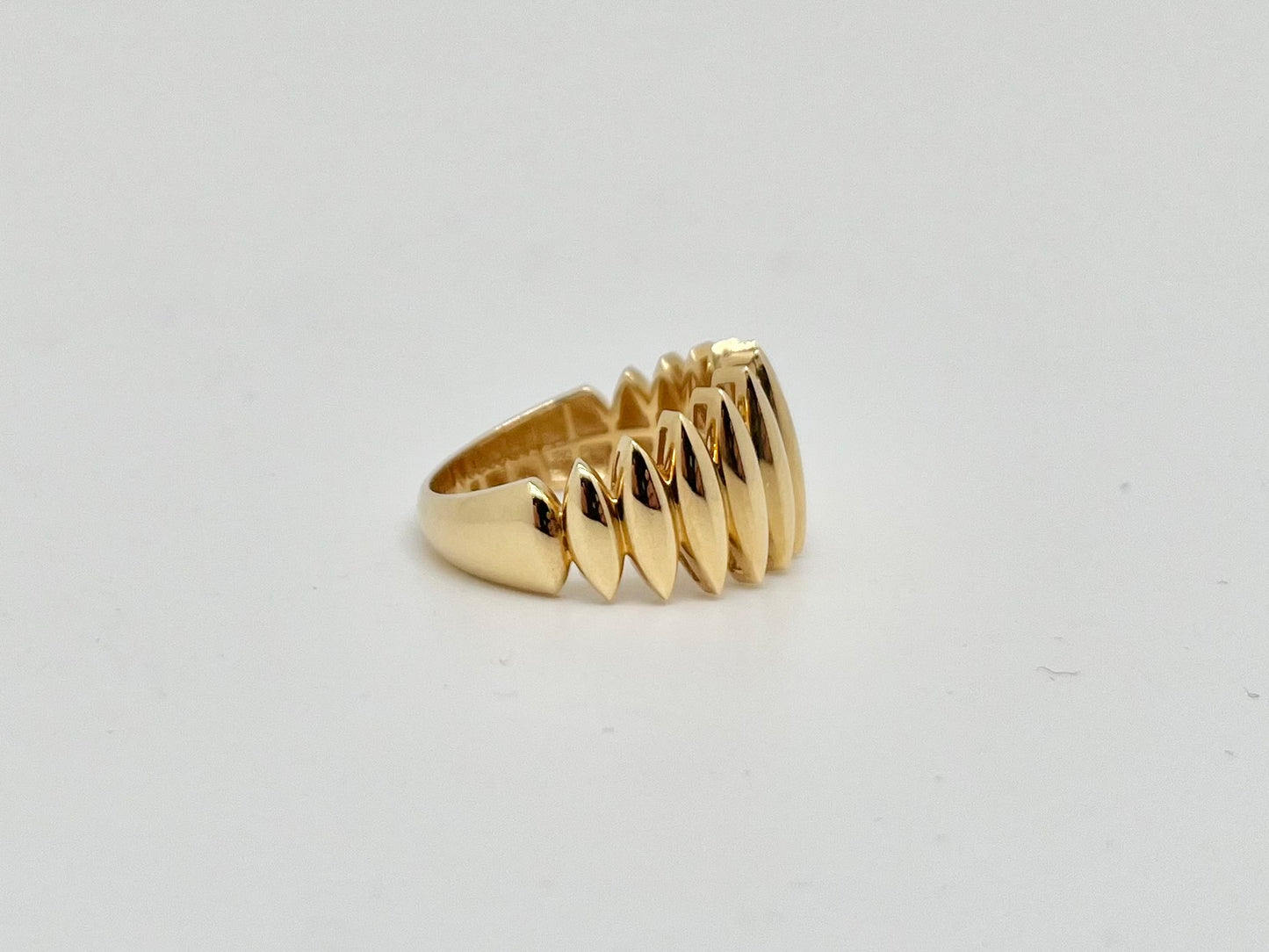 Yellow gold ring