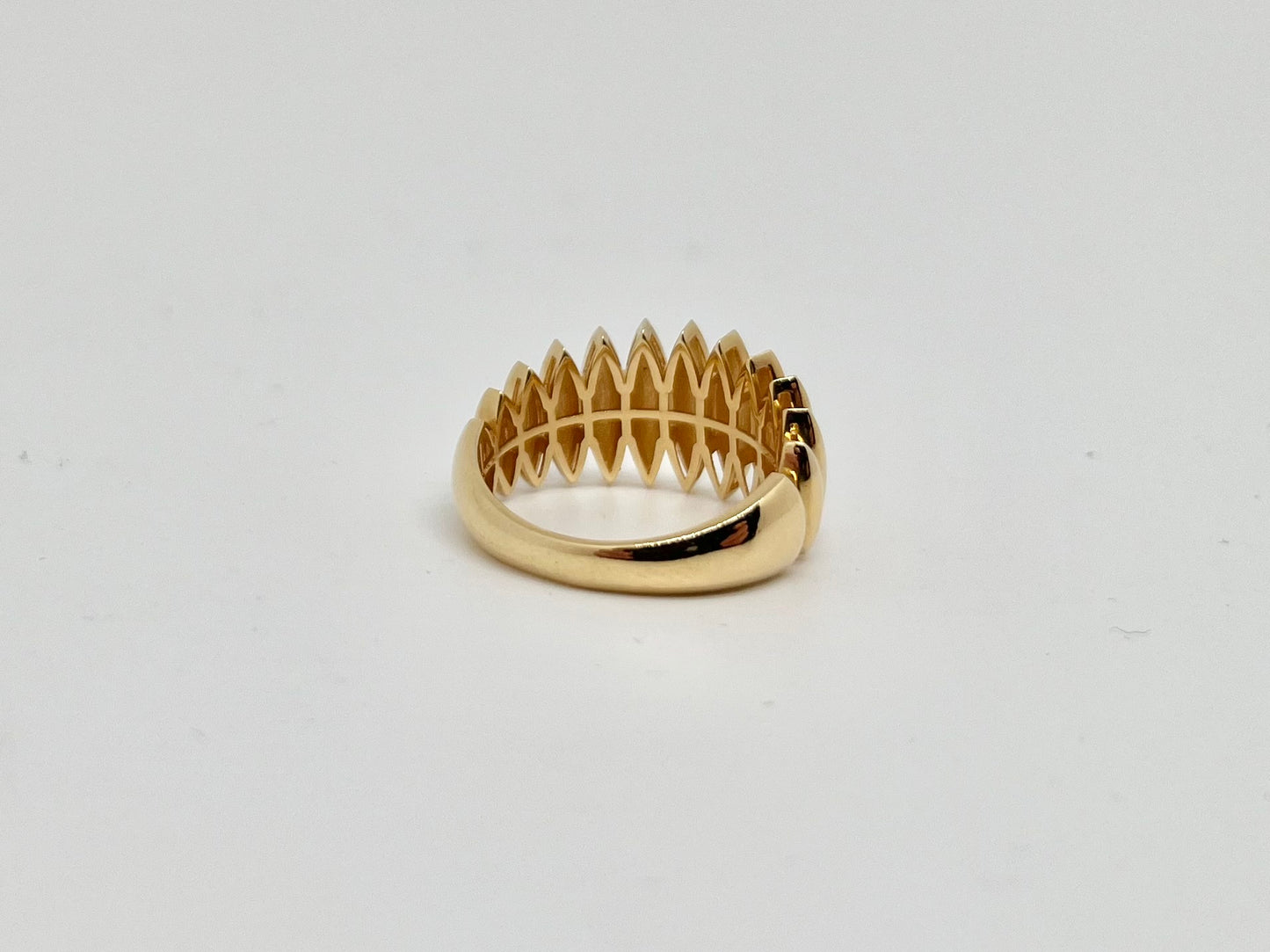 Yellow gold ring