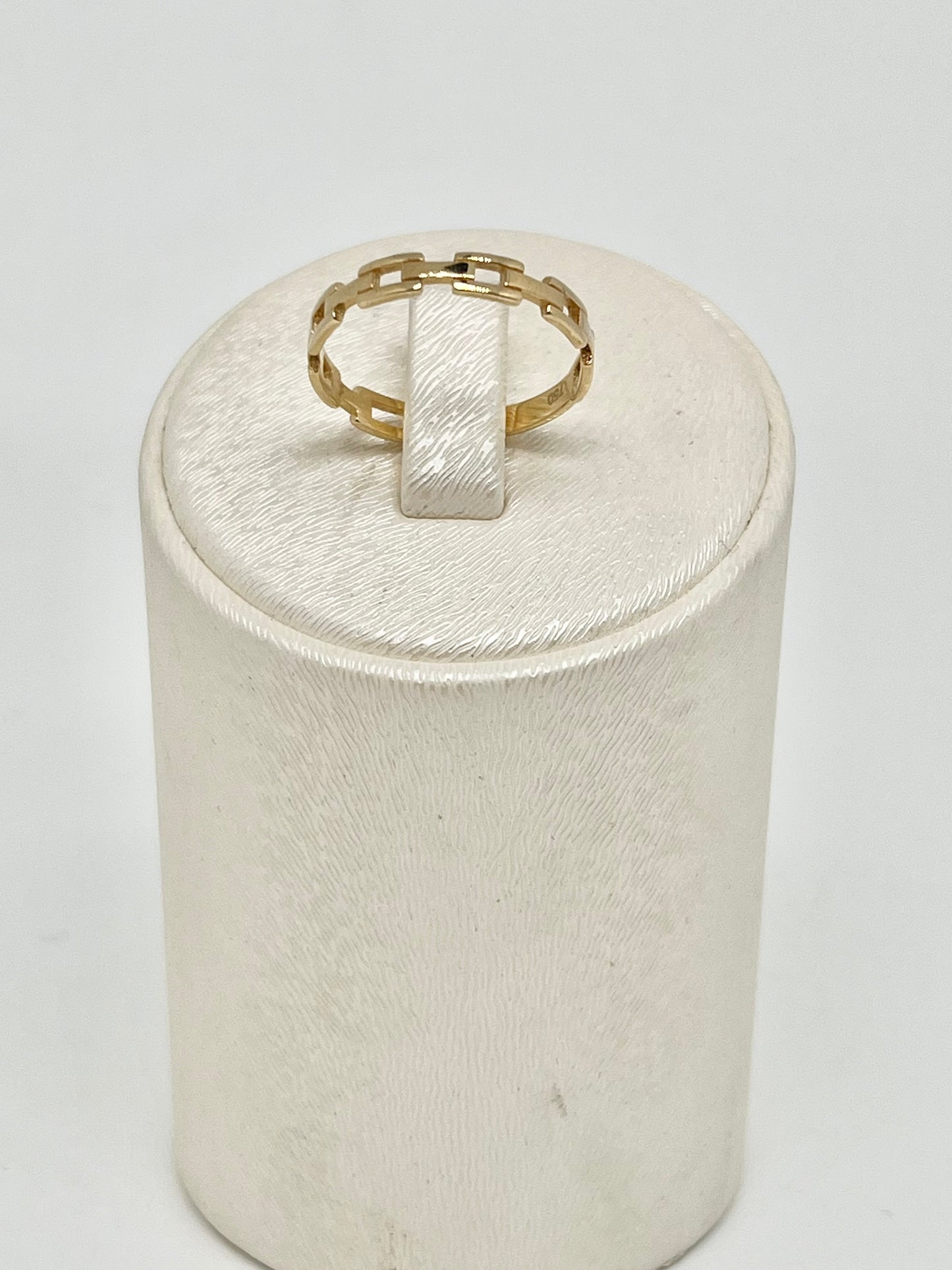 Yellow gold ring