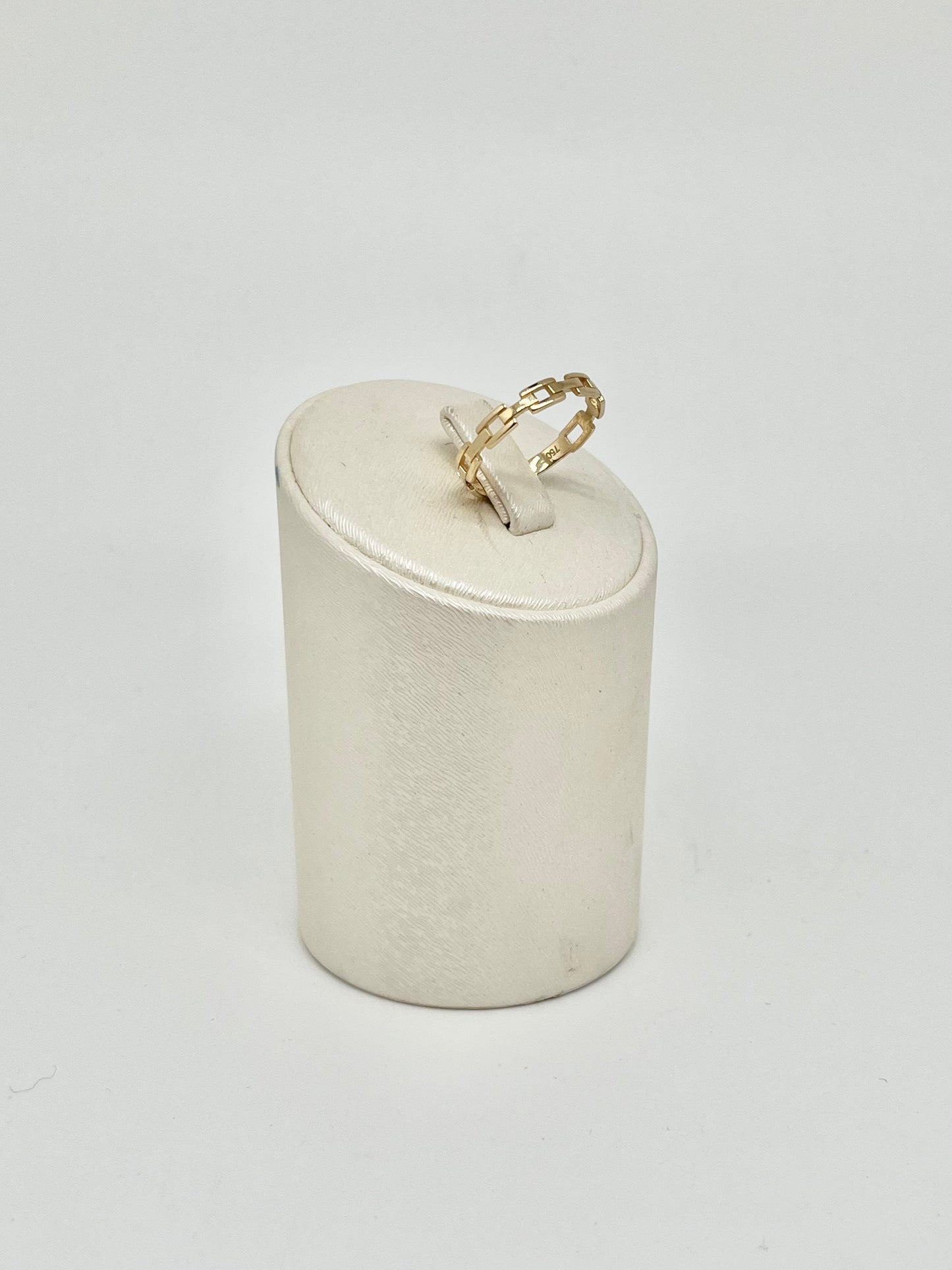 Yellow gold ring