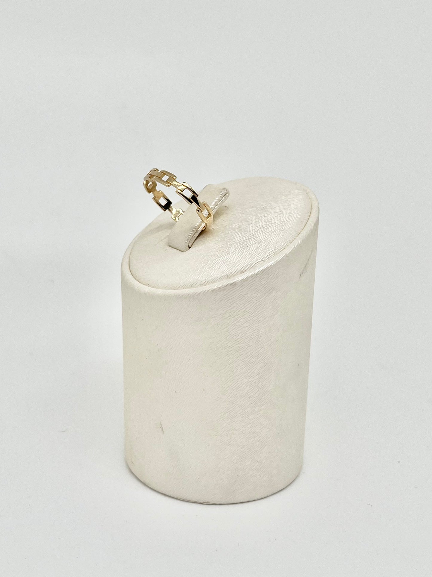 Yellow gold ring