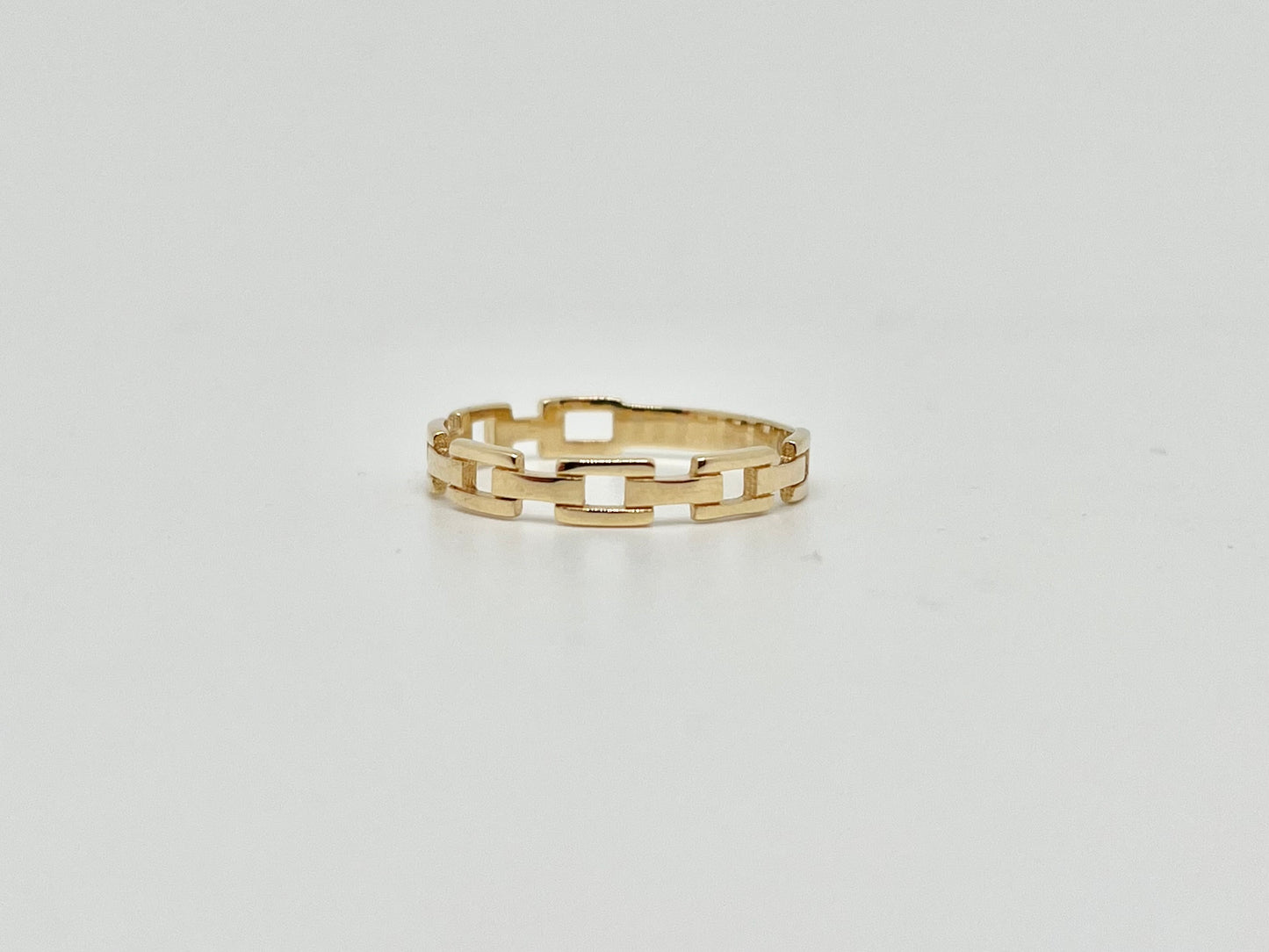 Yellow gold ring