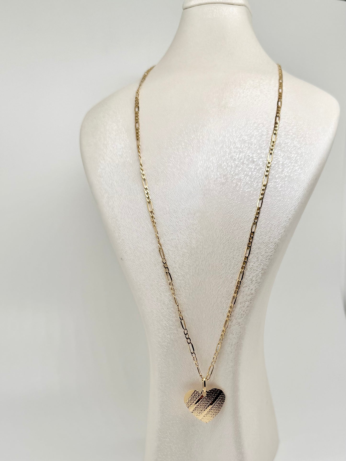 Yellow gold necklace with heart motif pendant