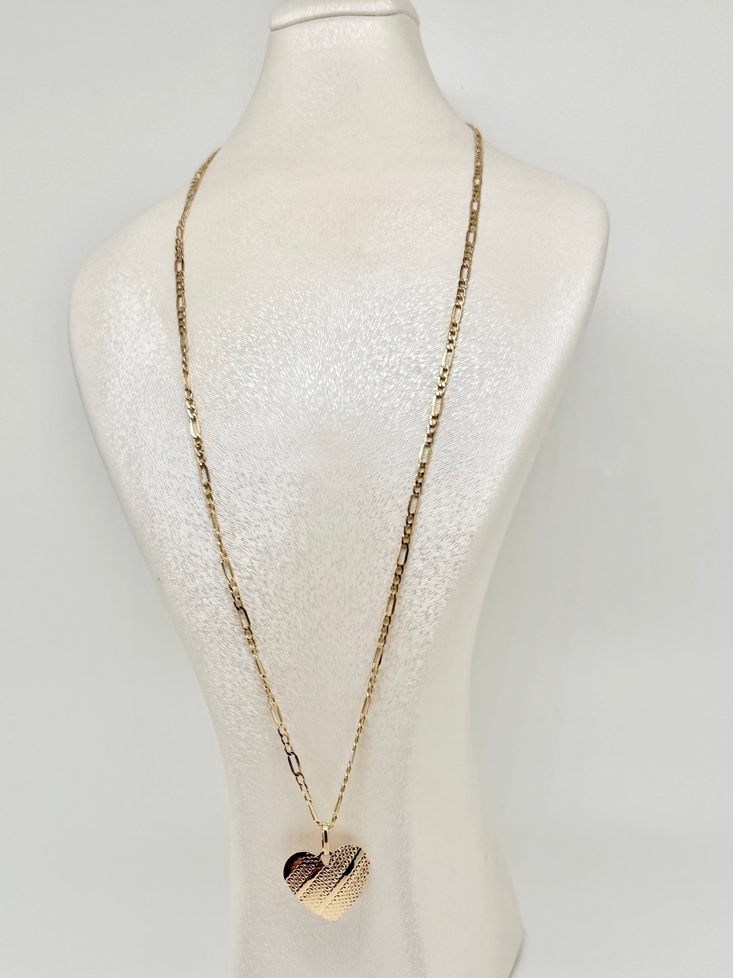 Yellow gold necklace with heart motif pendant