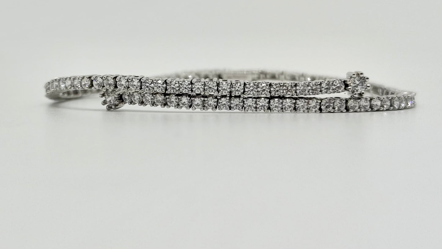 Tennis bracelet with zircon