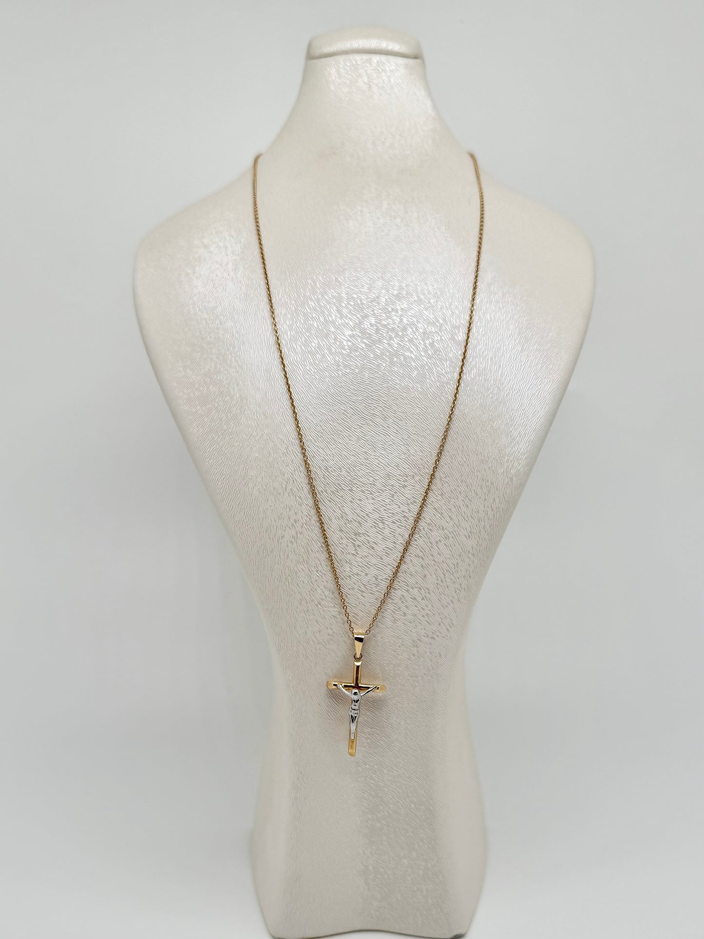 Necklace with cross