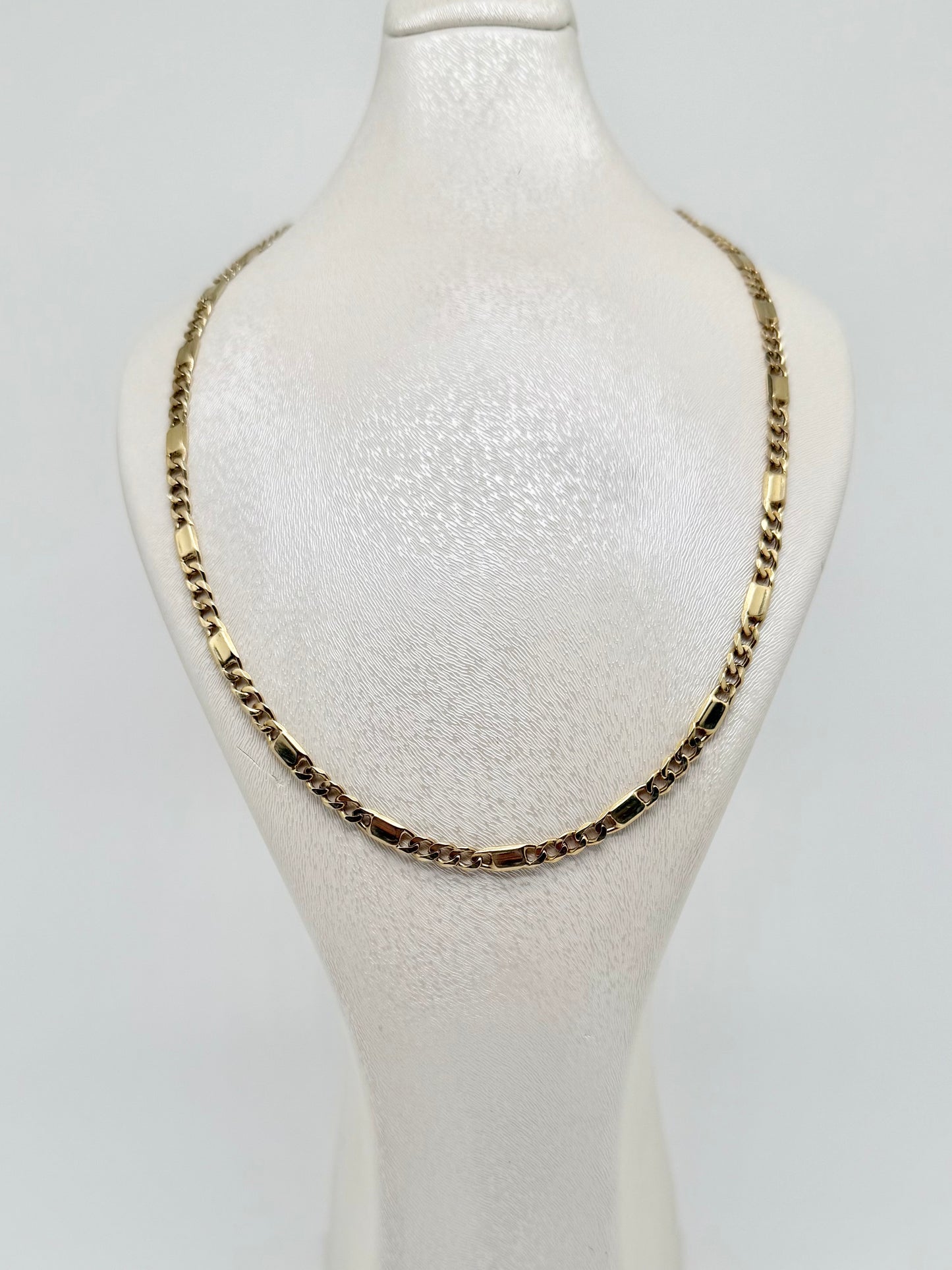 Yellow gold chain