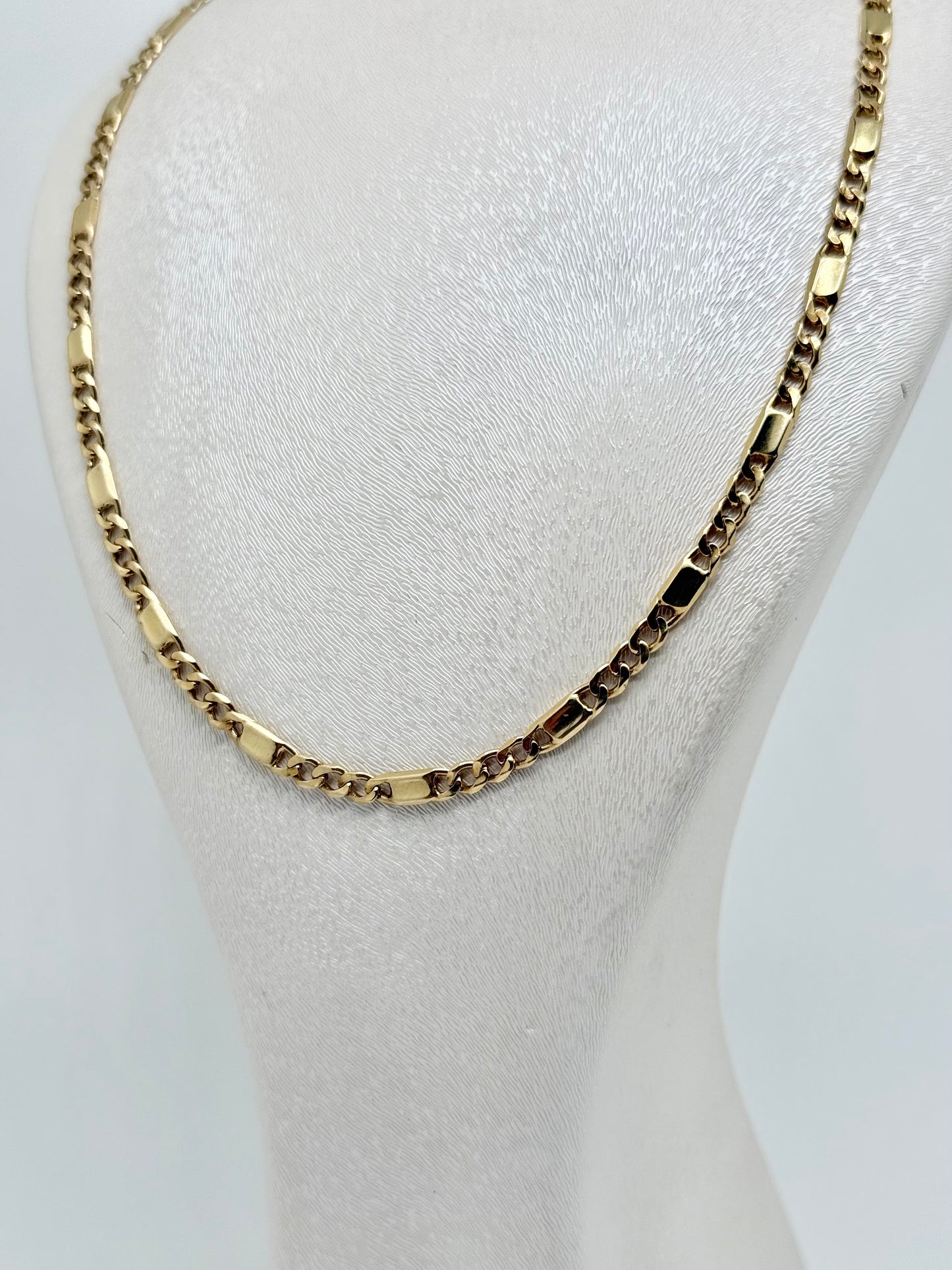 Yellow gold chain