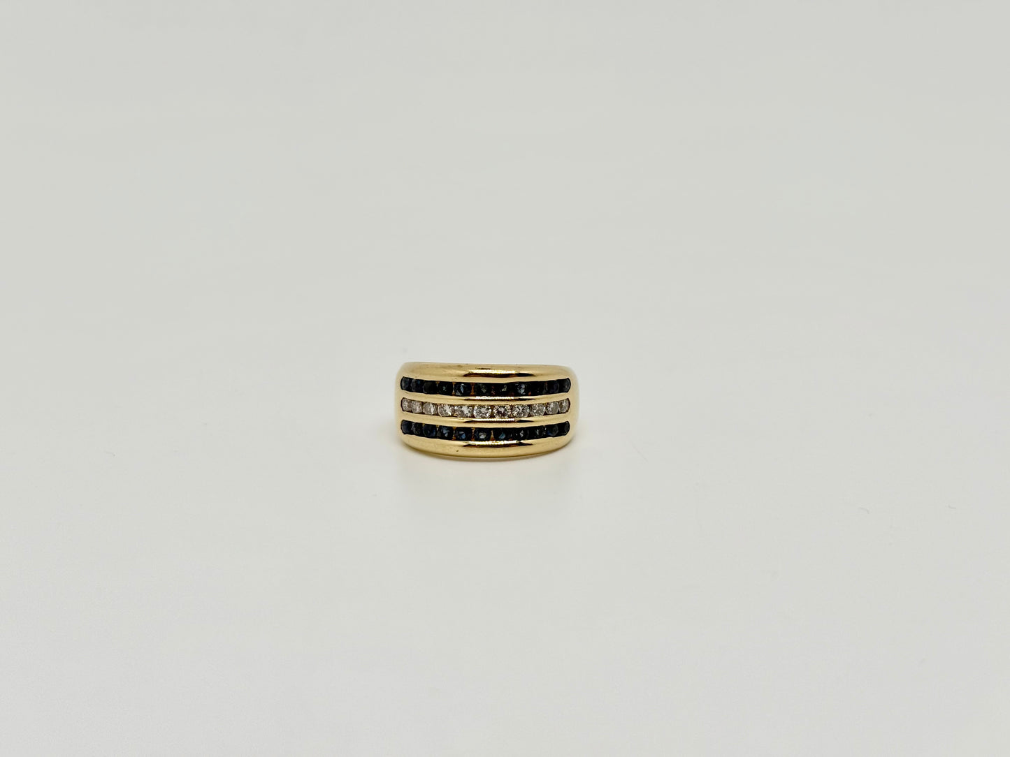 Bague en or jaune sertie de diamants et saphirs naturel