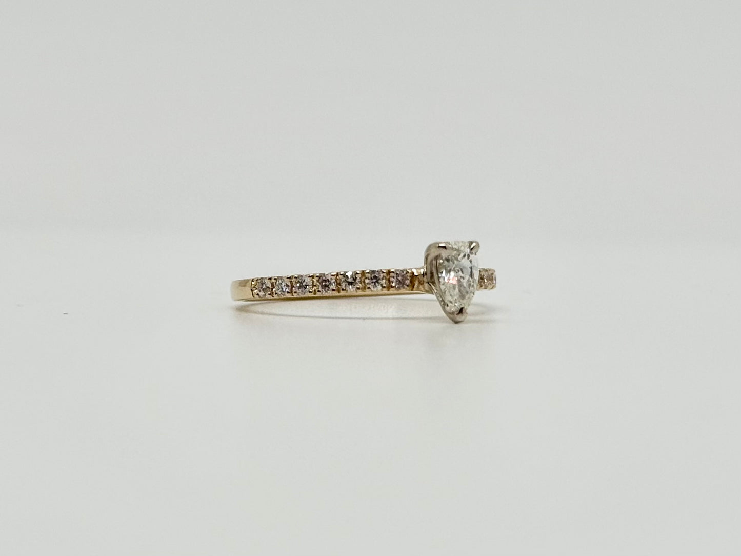 Bague diamant ' pear brilliant '