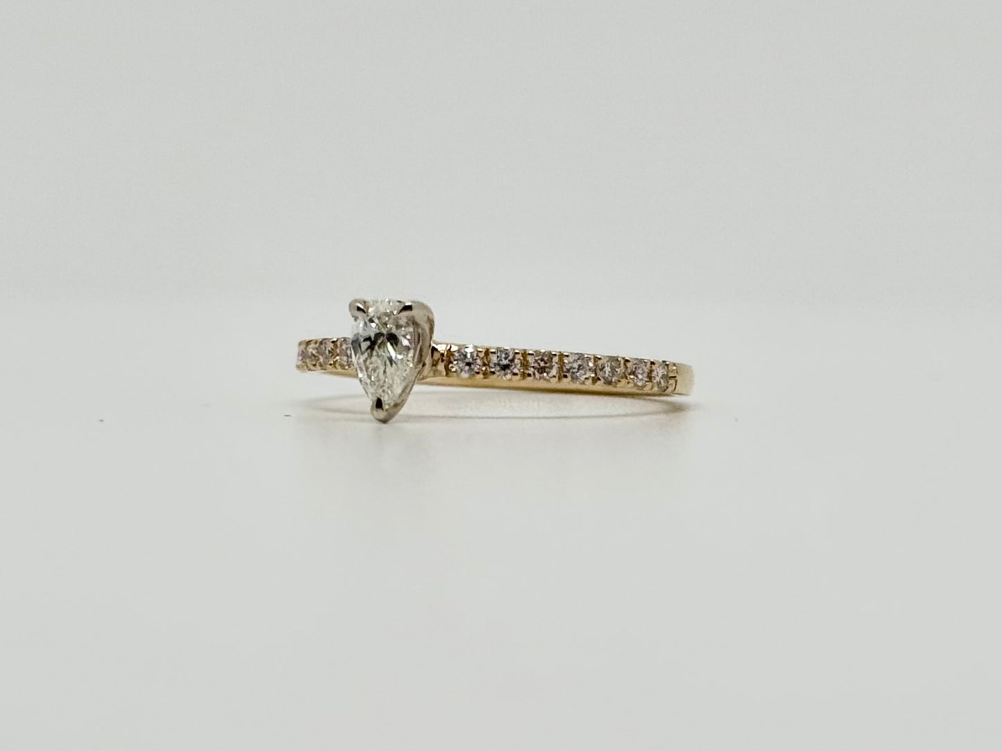 Bague diamant ' pear brilliant '