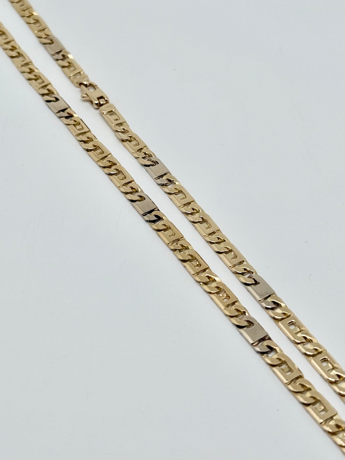 Yellow gold necklace
