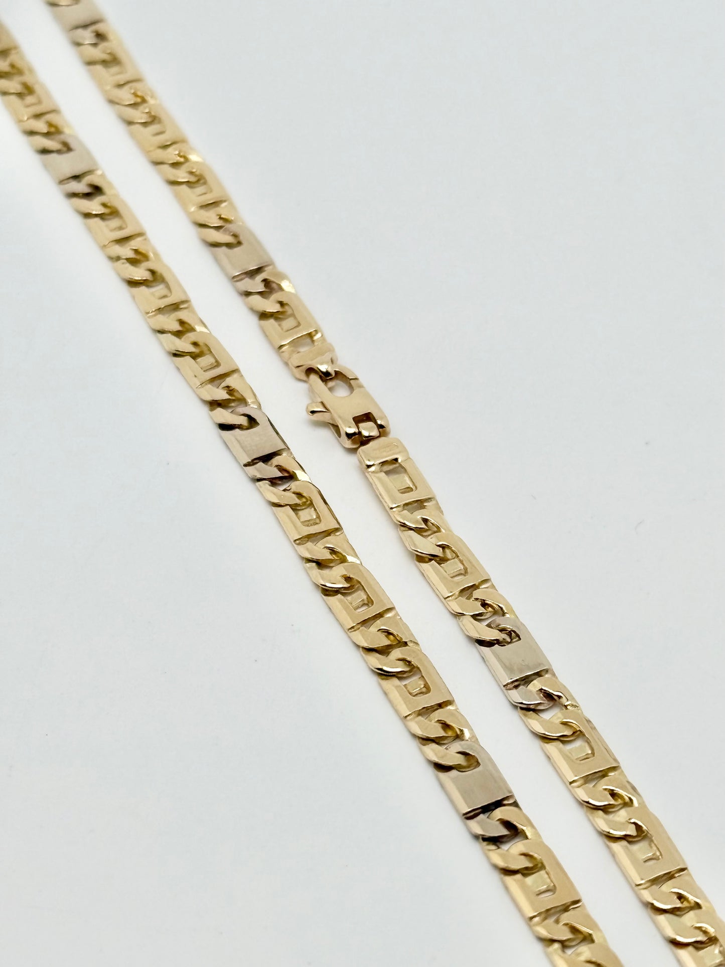 Yellow gold necklace