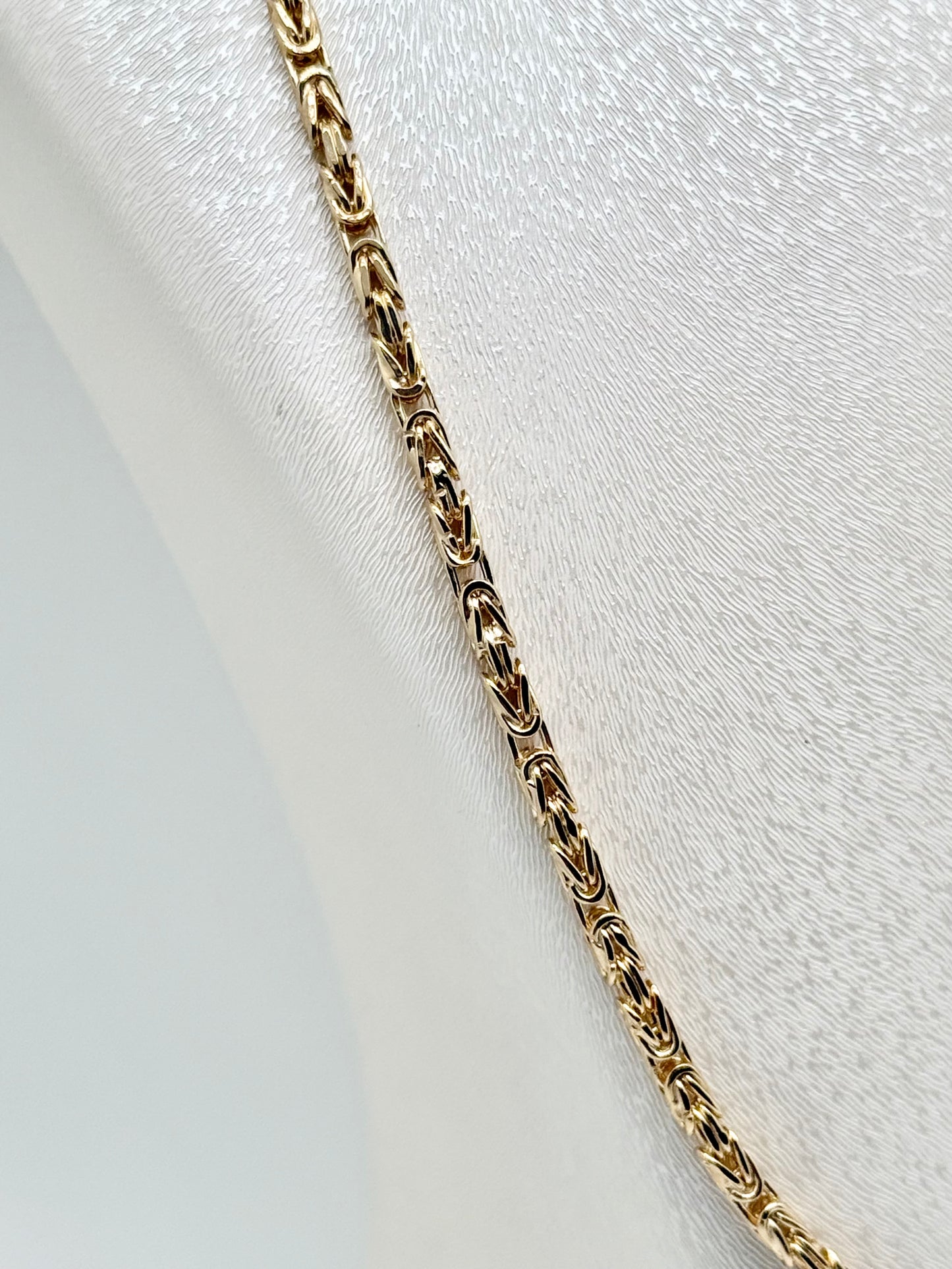Yellow gold 'king link' chain