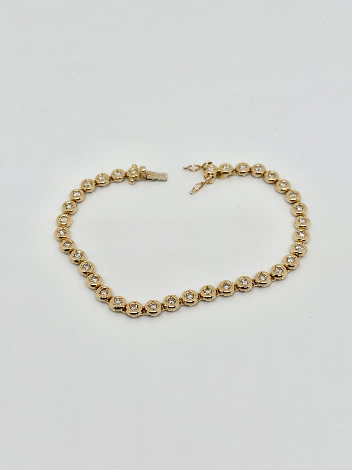 Yellow gold 'Tennis' bracelet, natural diamonds