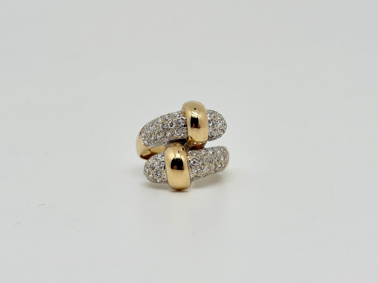 Geelgouden ring bezet met zirkonen