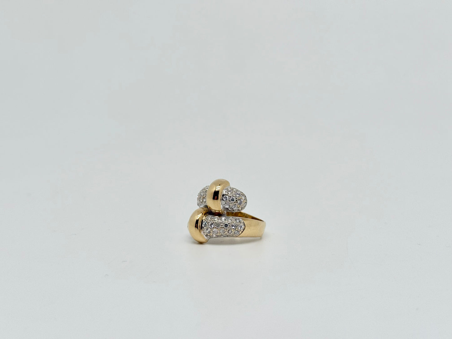 Geelgouden ring bezet met zirkonen