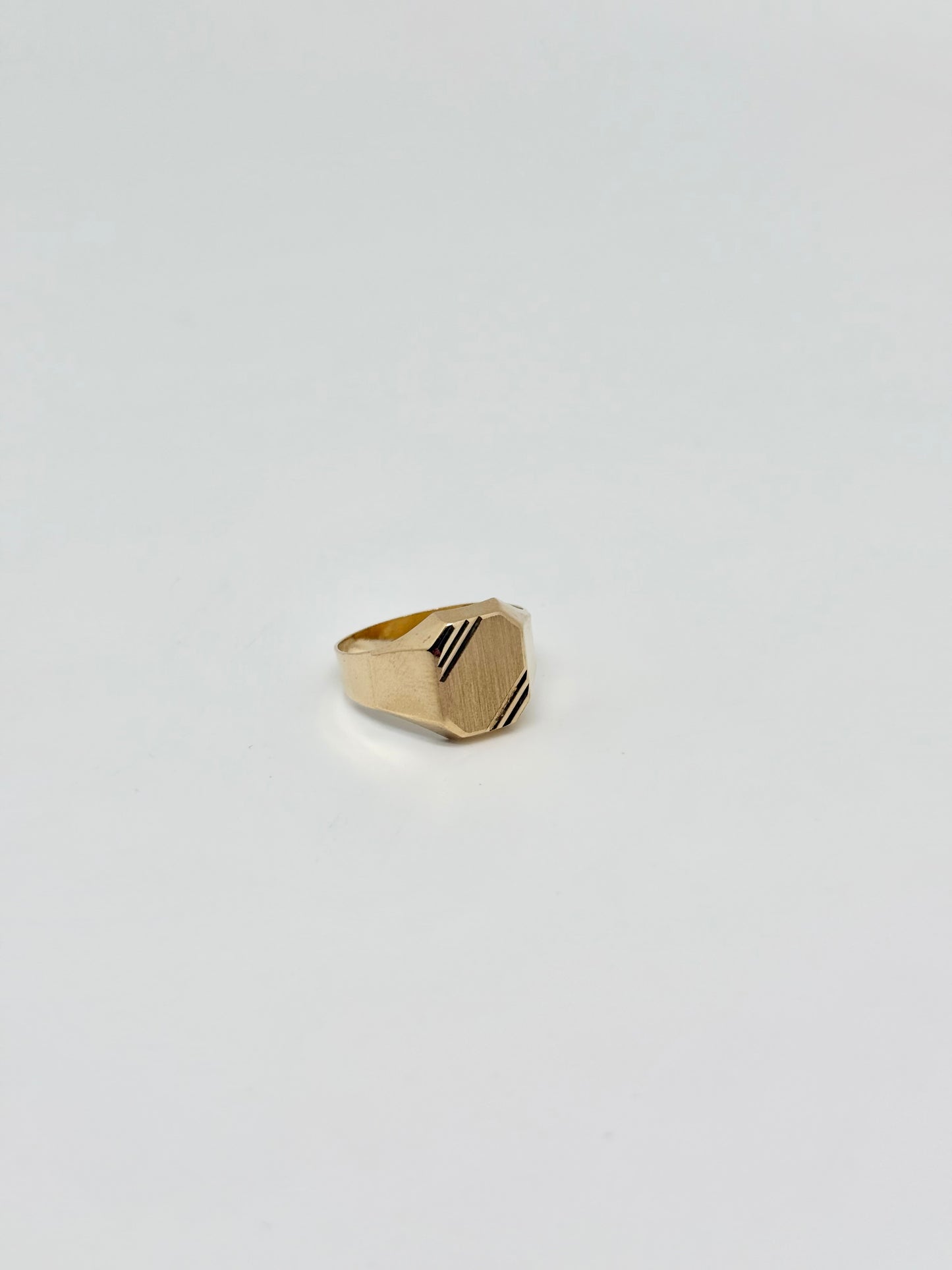 Men's yellow gold ring