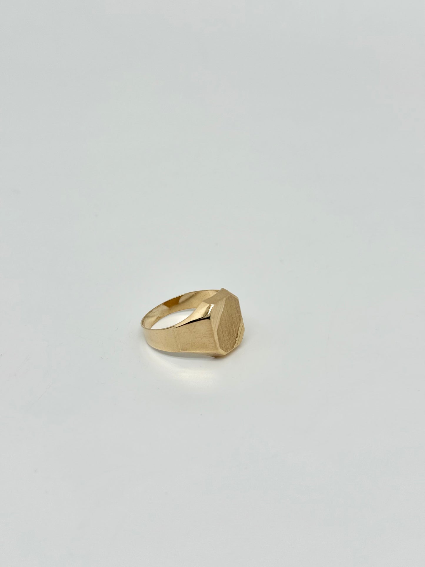Men's yellow gold ring
