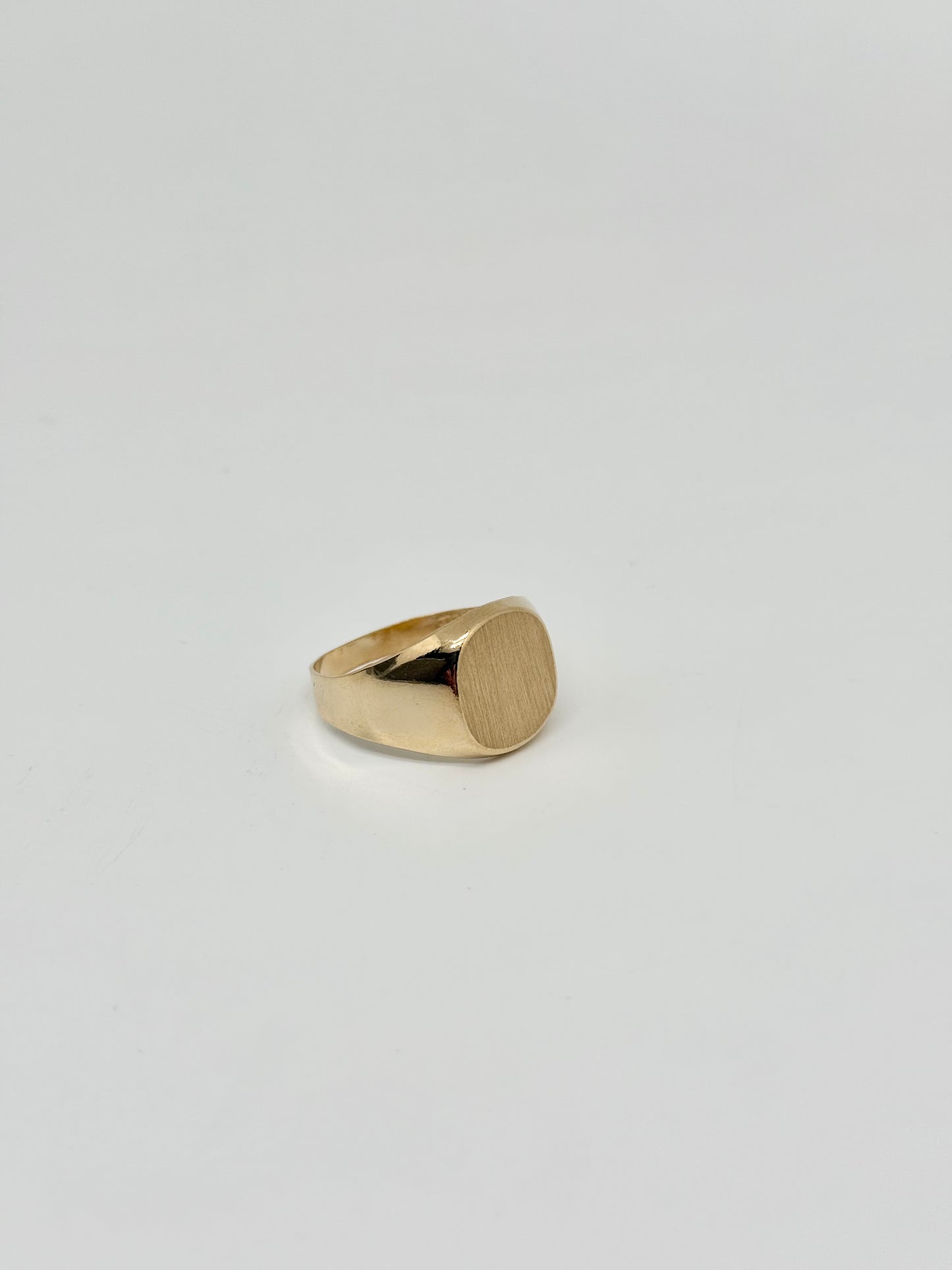 Men's yellow gold ring