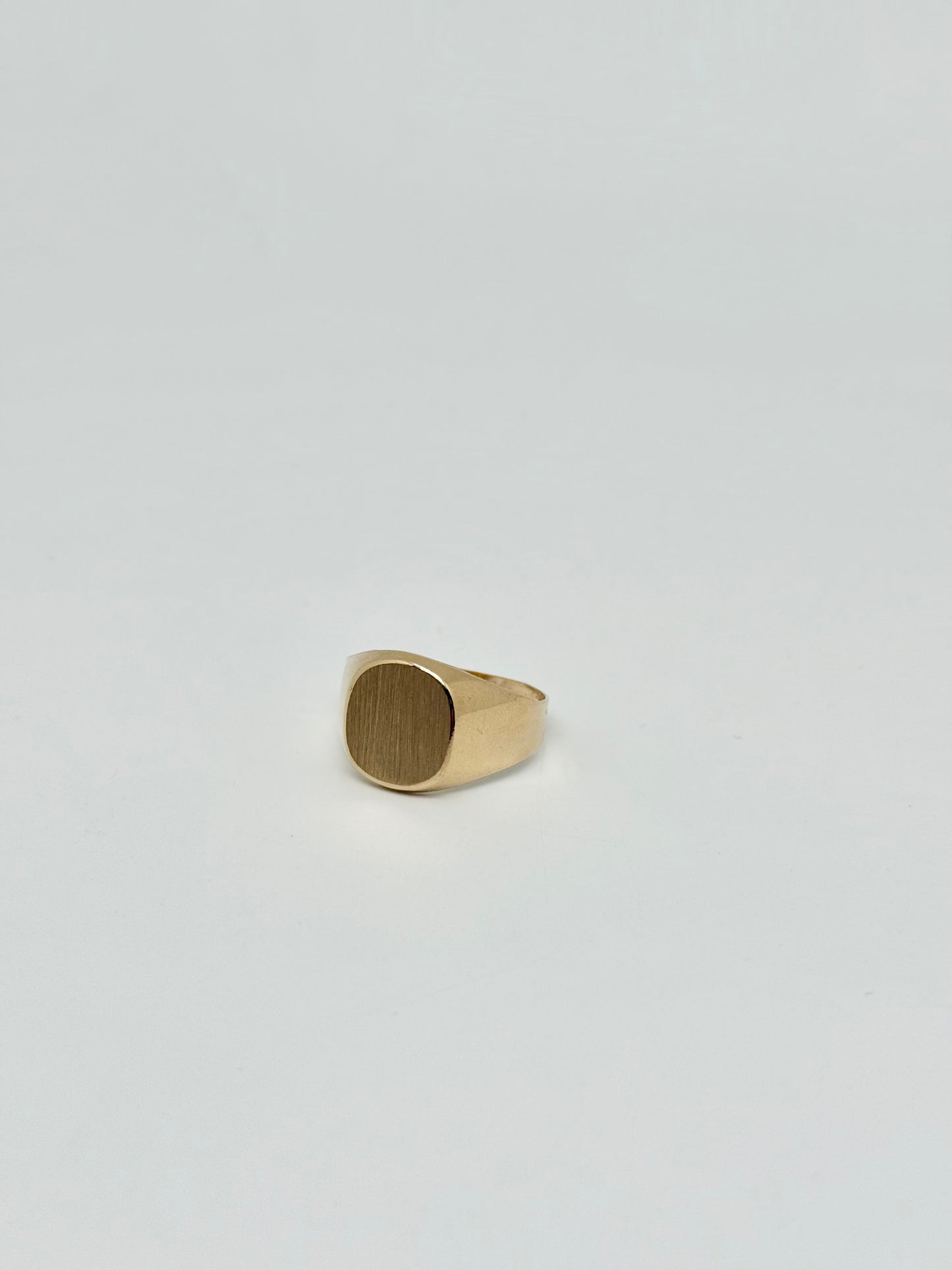 Men's yellow gold ring