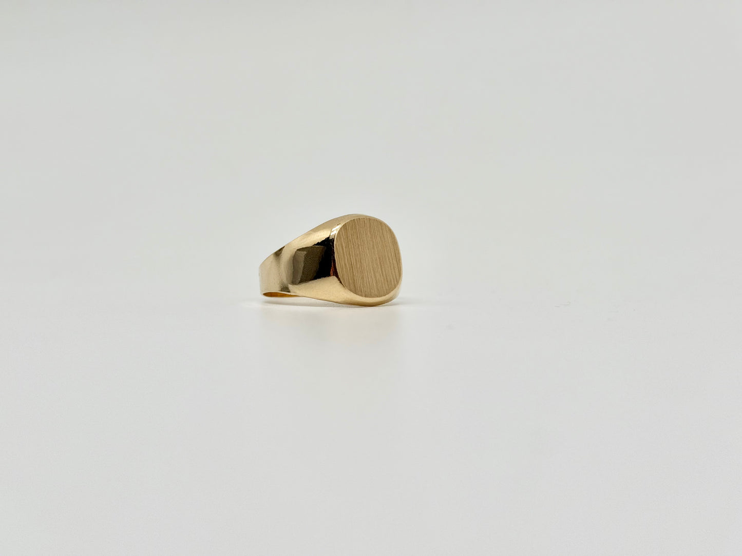 Men's yellow gold ring