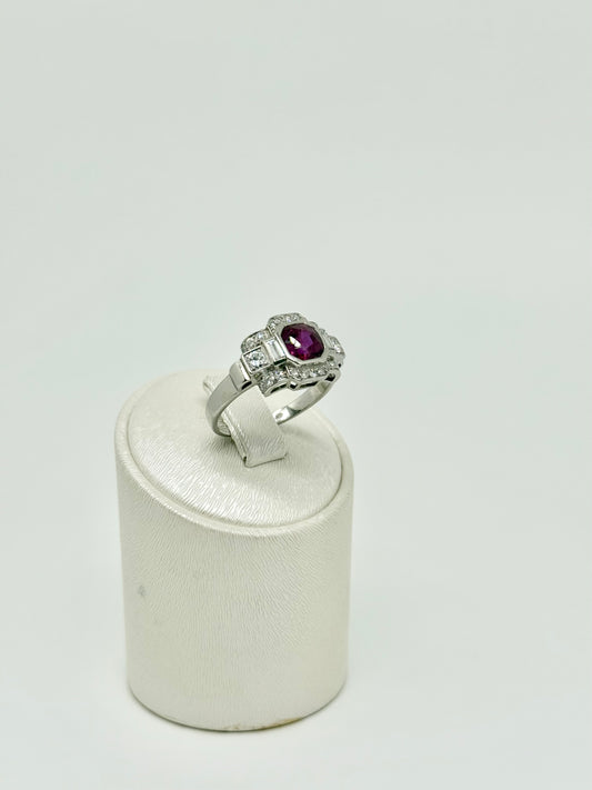 White gold Art Deco ring set with natural diamonds and a natural ruby Vintage