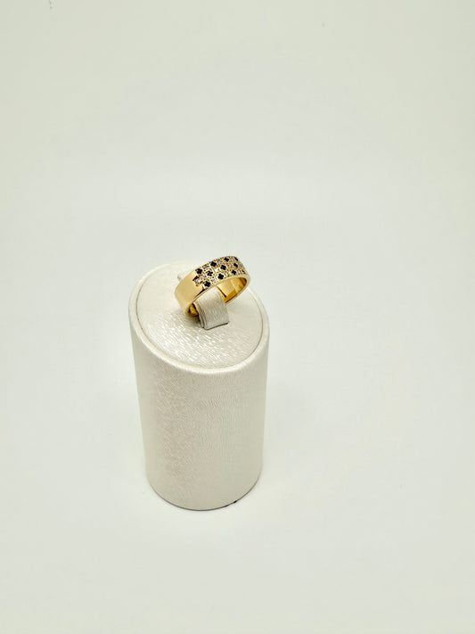 Yellow gold ring set with small sapphires and diamonds