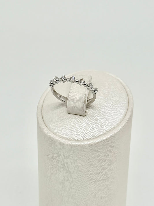 Witgouden en diamanten ring