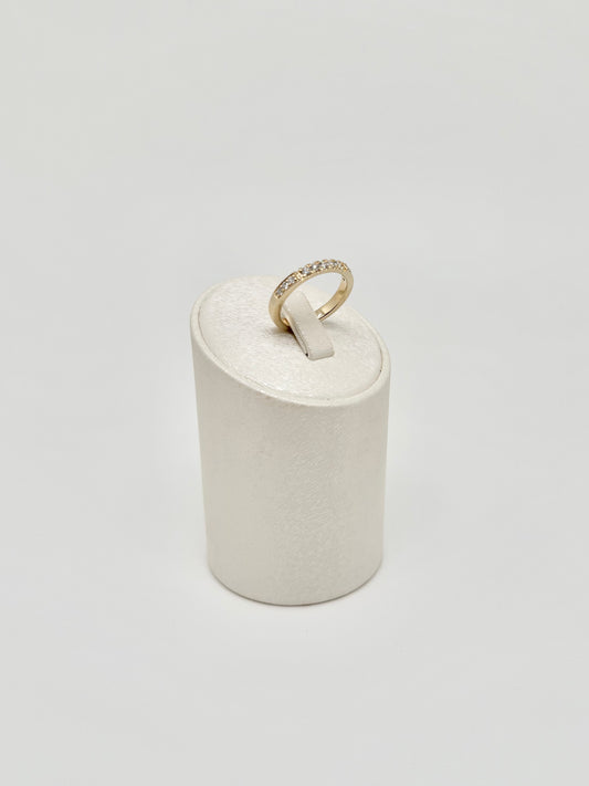 Yellow gold ring set with natural diamonds