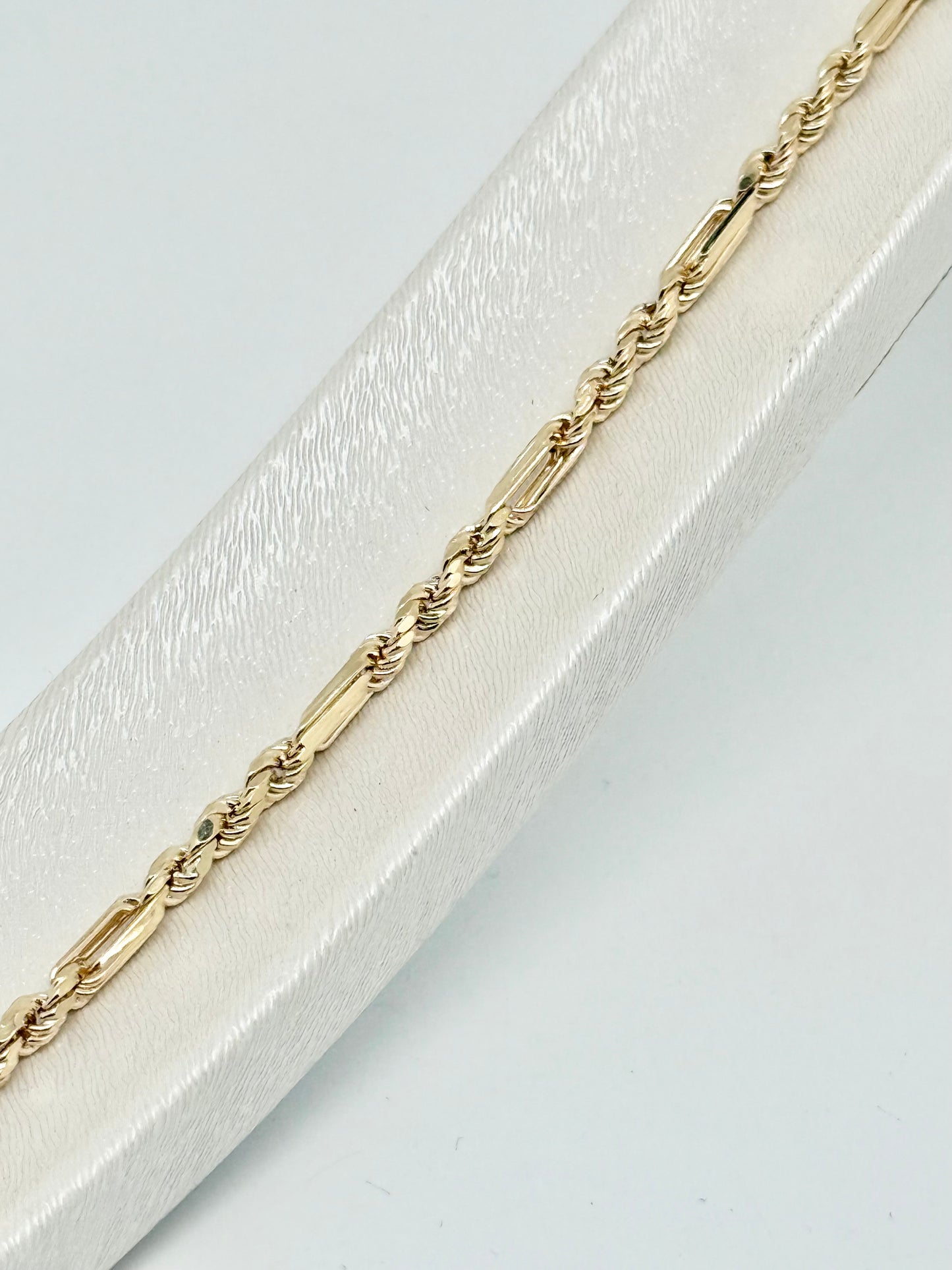 Yellow gold bracelet, fine model