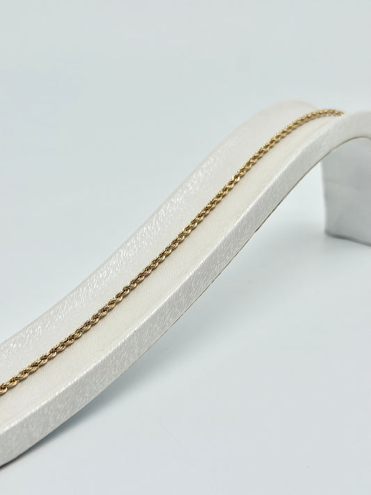 Geelgouden gedraaide armband
