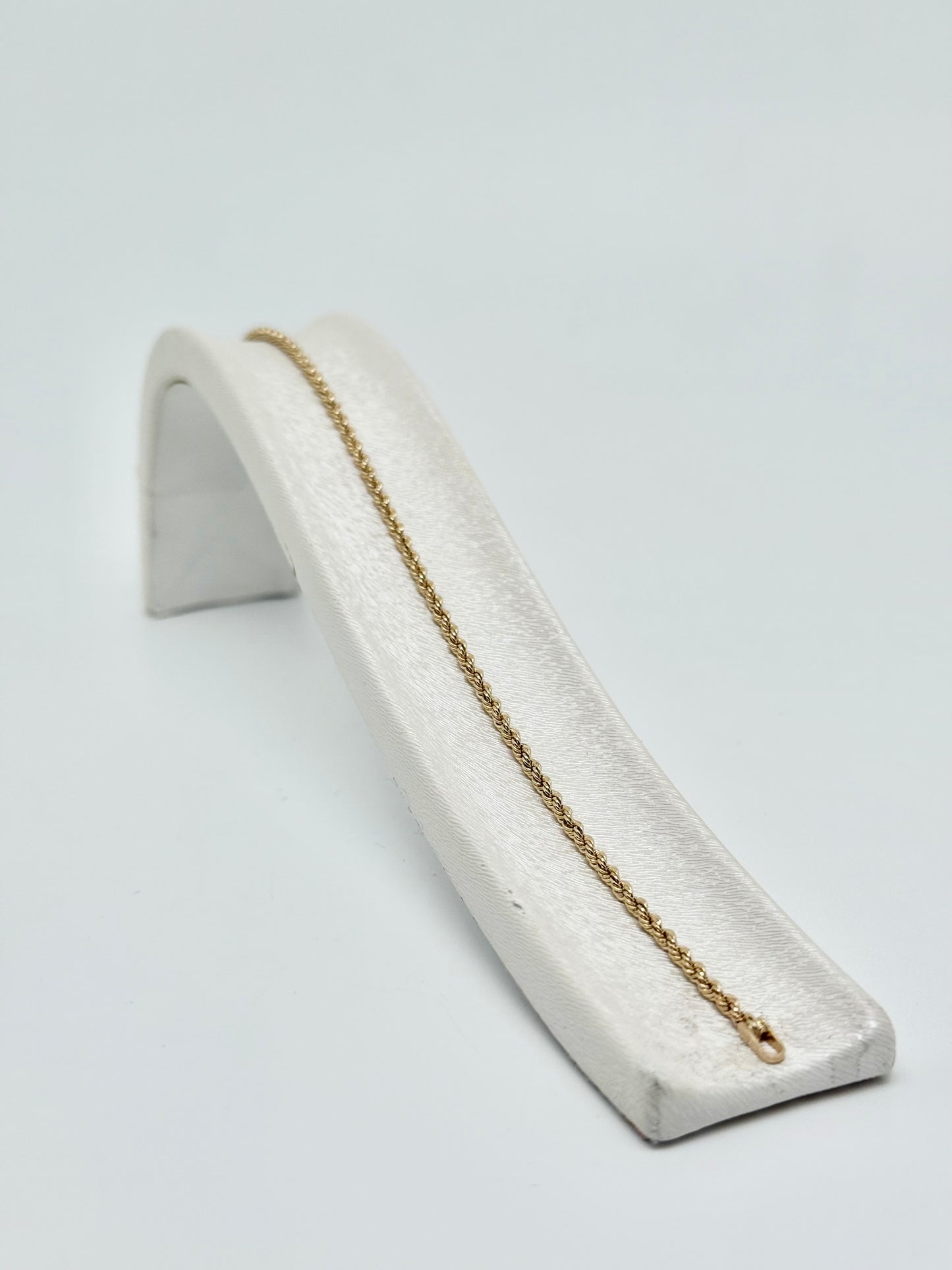 Geelgouden gedraaide armband