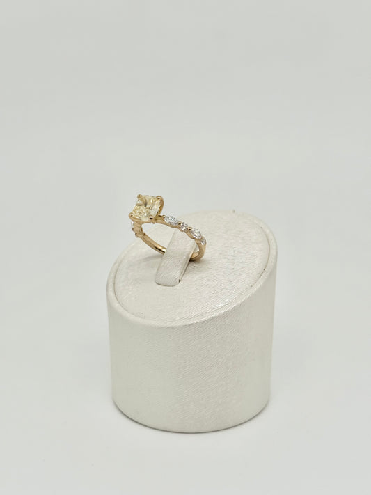 Yellow gold ring 'Square cushion brilliant'