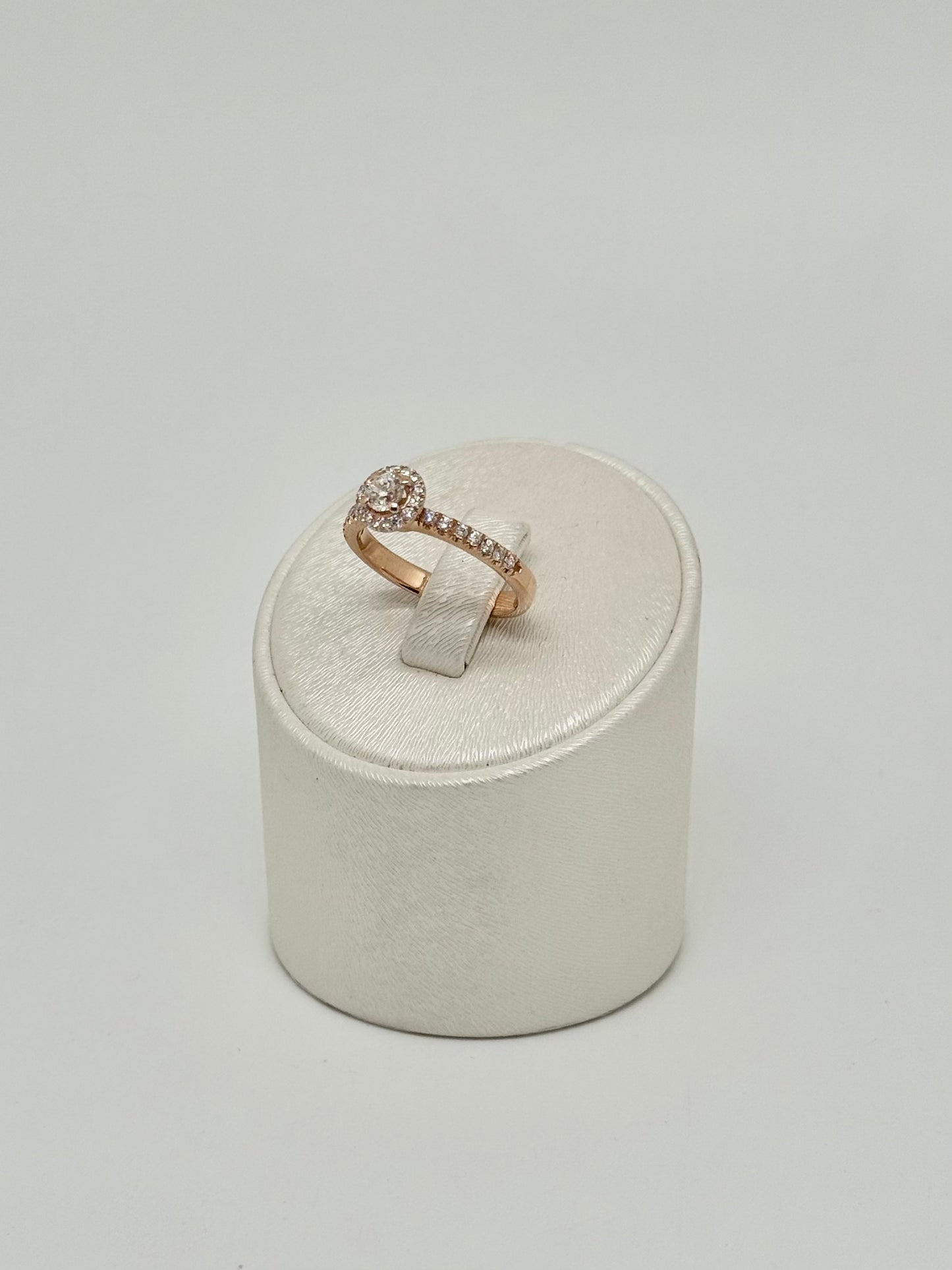 Rose gold ring 'round brilliant'