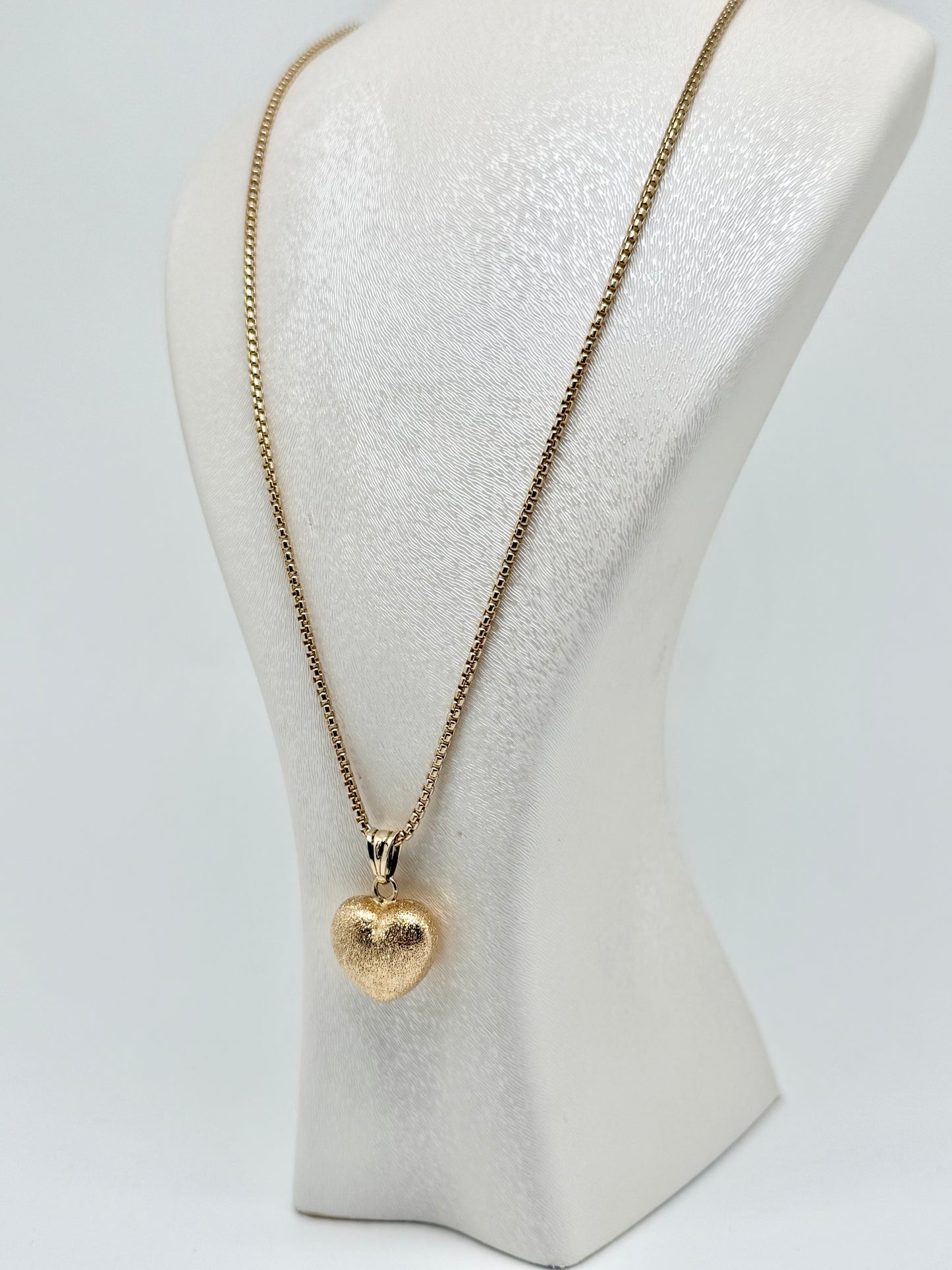 Yellow gold necklace with heart motif, double sided