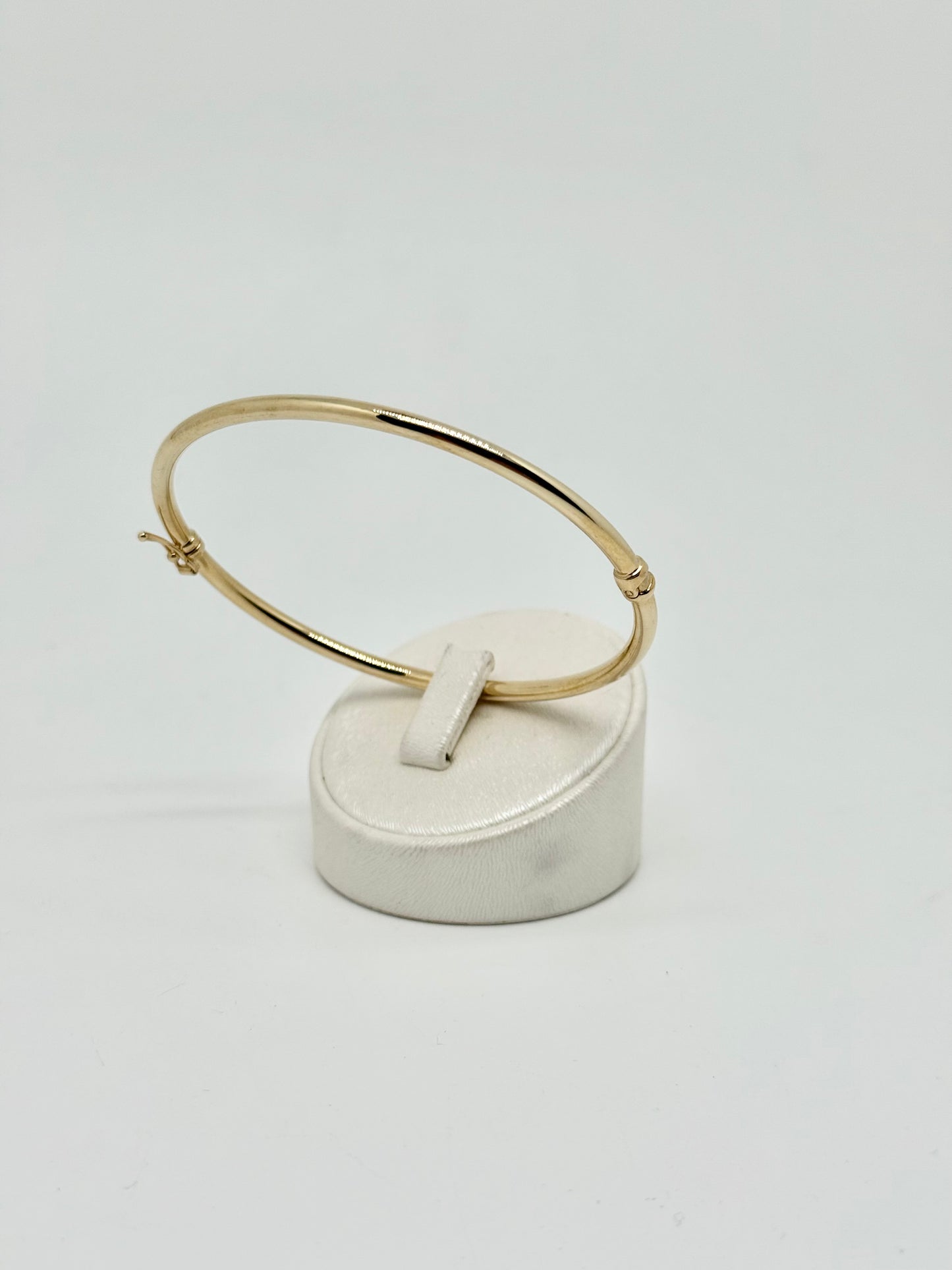 Round yellow gold bracelet