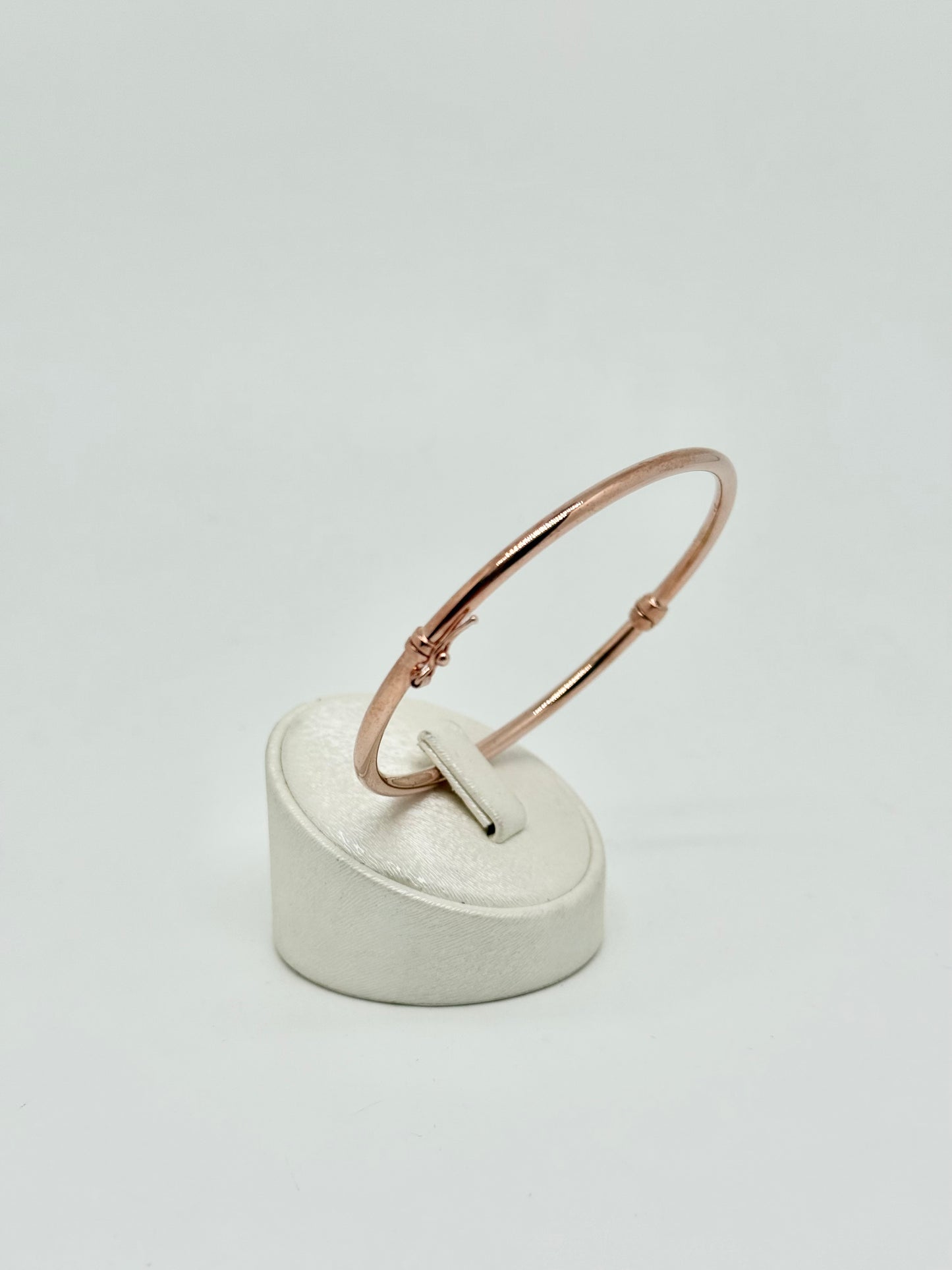 Round rose gold bracelet