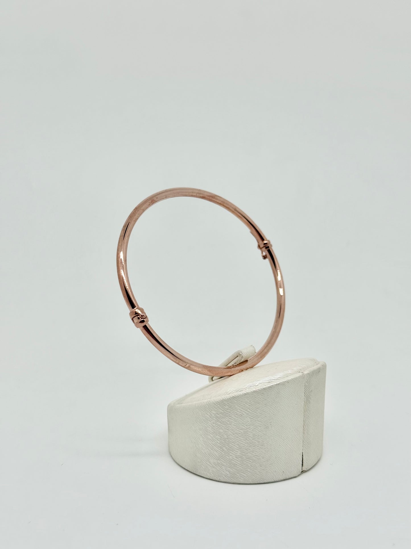 Round rose gold bracelet