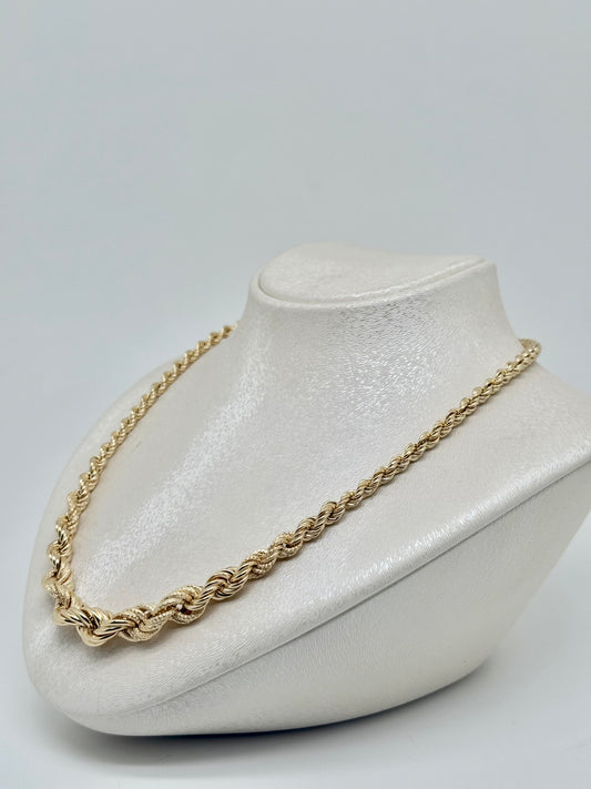 Gradient twisted yellow gold necklace