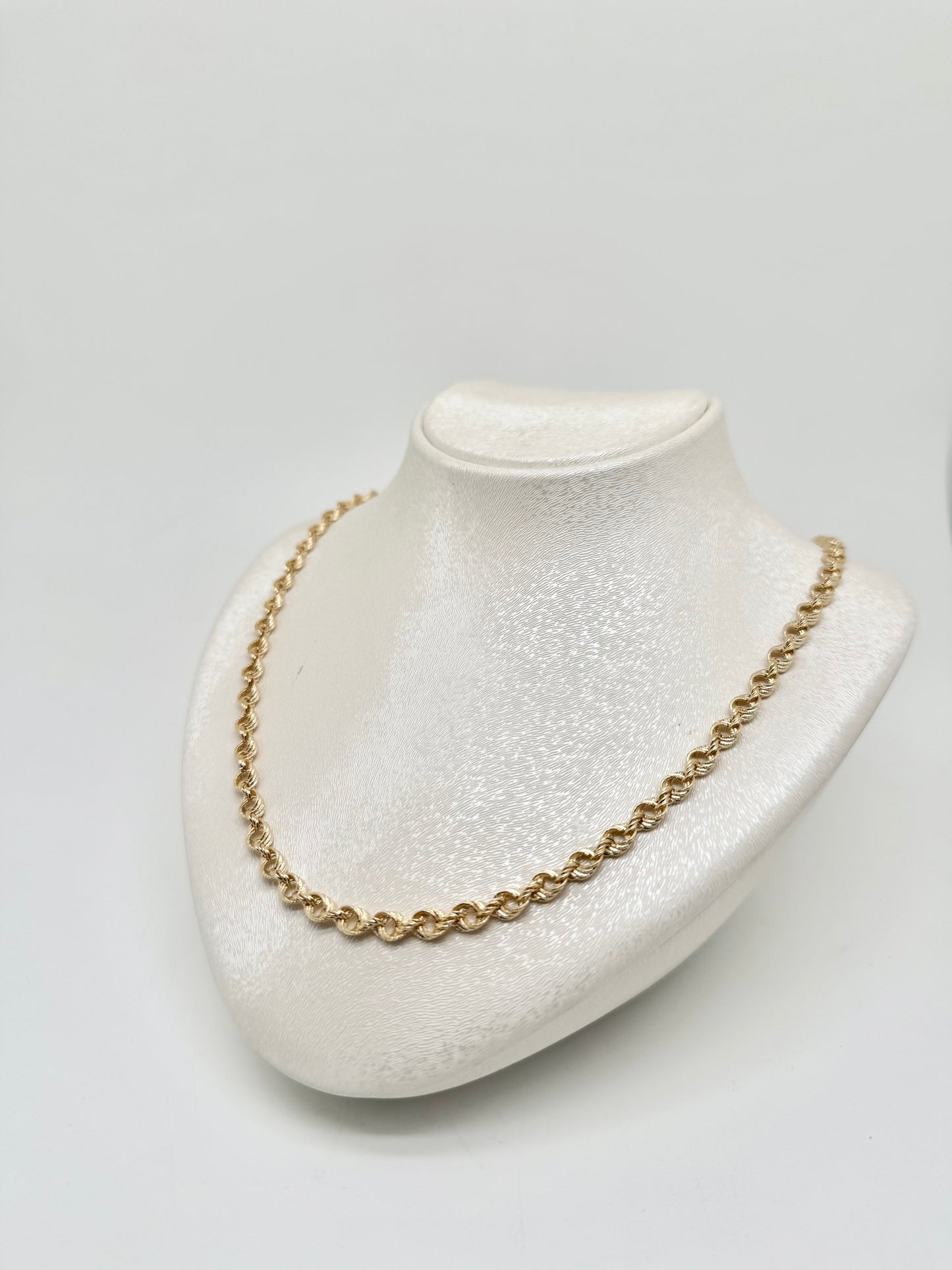 18-carat/750 yellow gold necklace