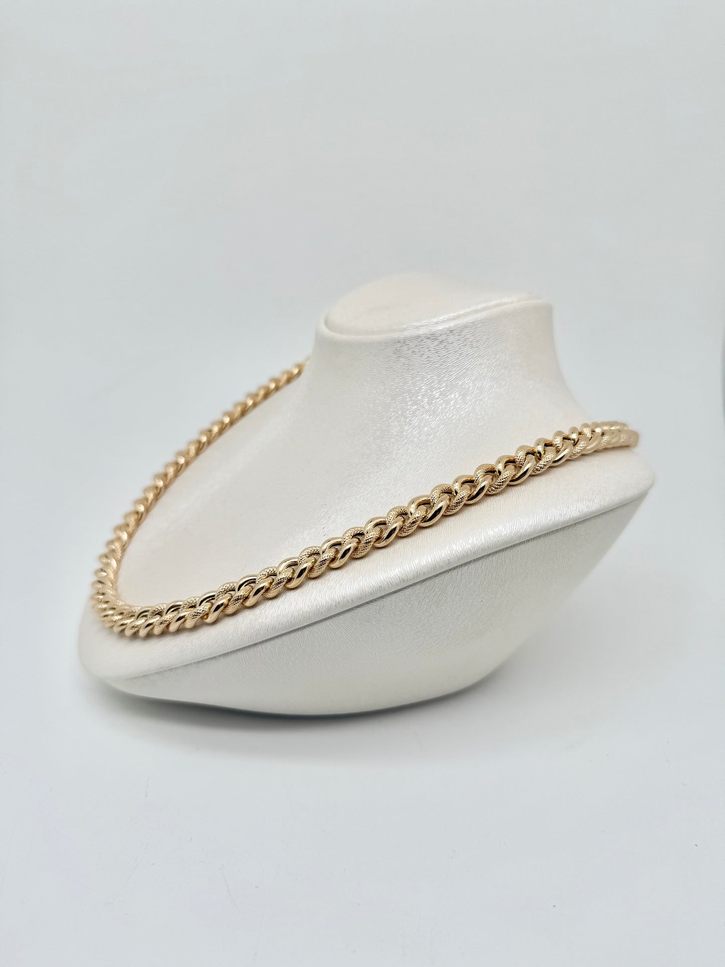 Cuban link yellow gold necklace, 18 carats/750, 32.46g