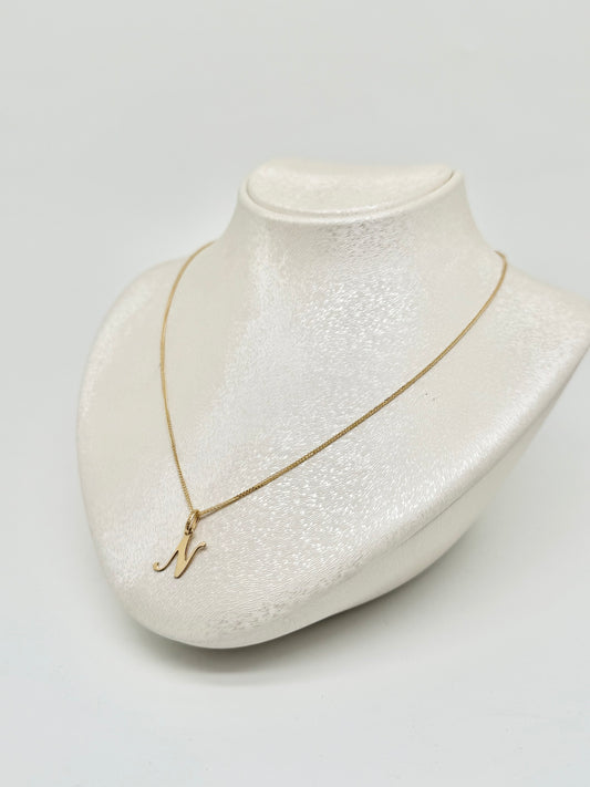 Yellow gold necklace with letter, 18 carats/750