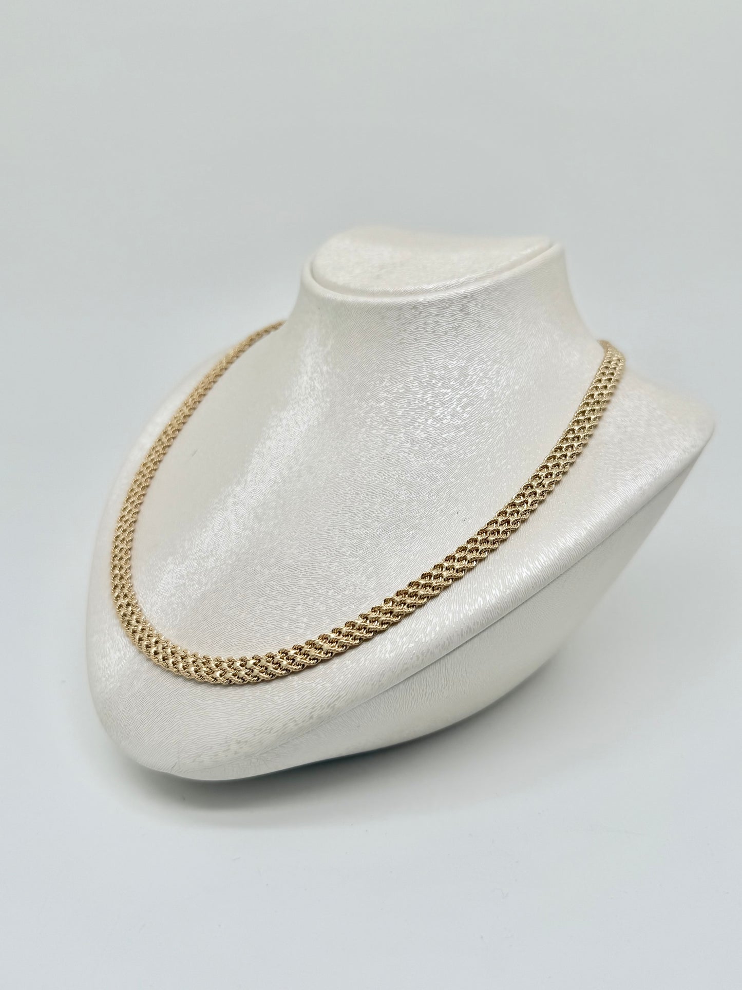 18-carat/750 yellow gold necklace
