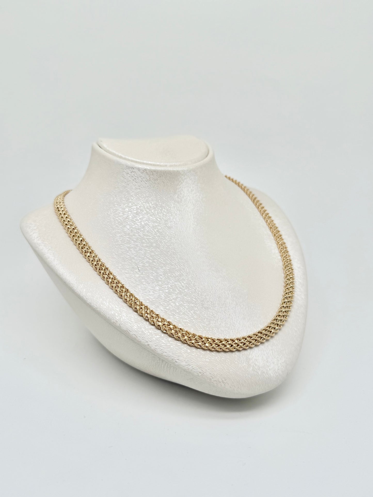 18-carat/750 yellow gold necklace