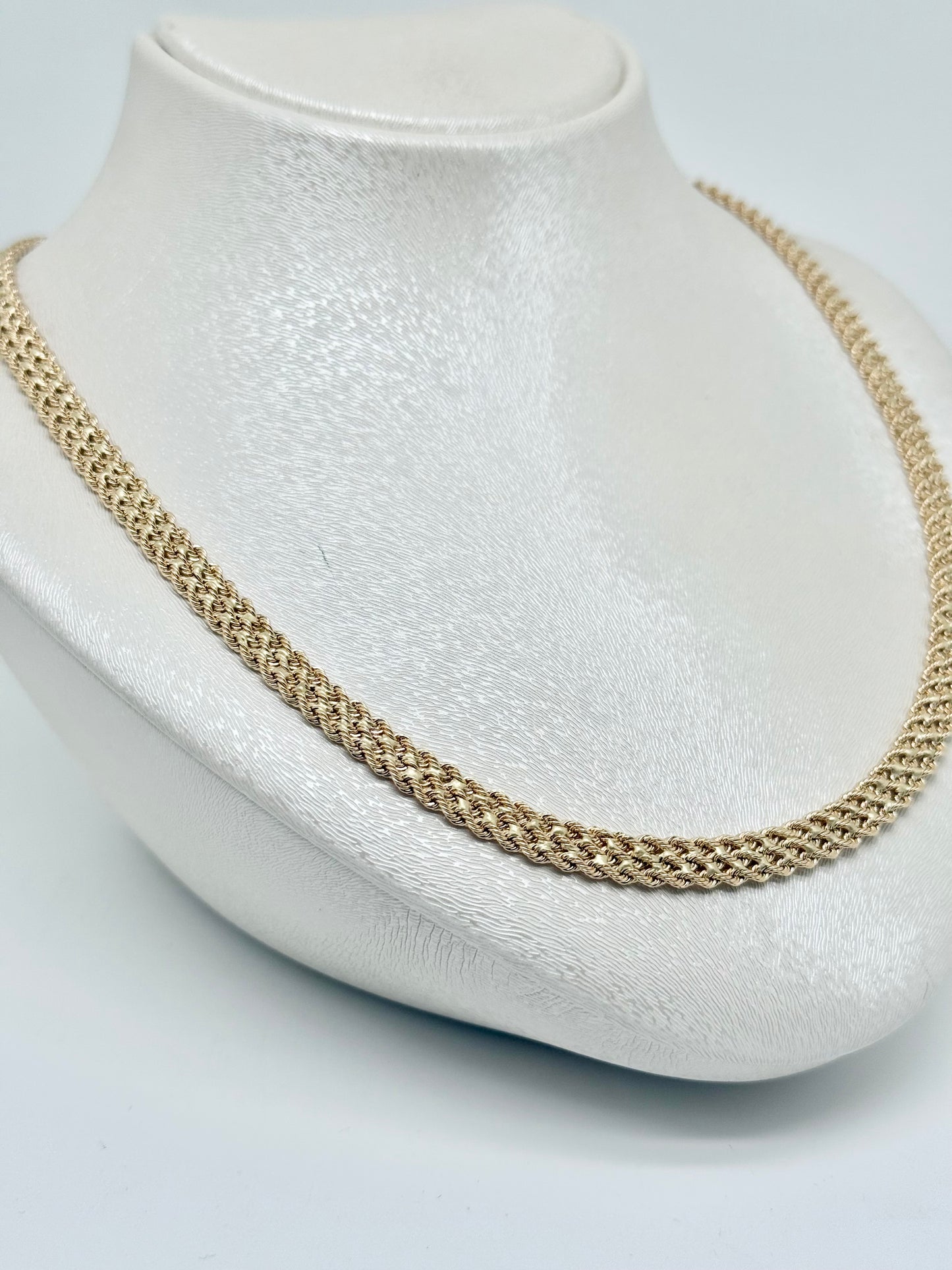 18-carat/750 yellow gold necklace
