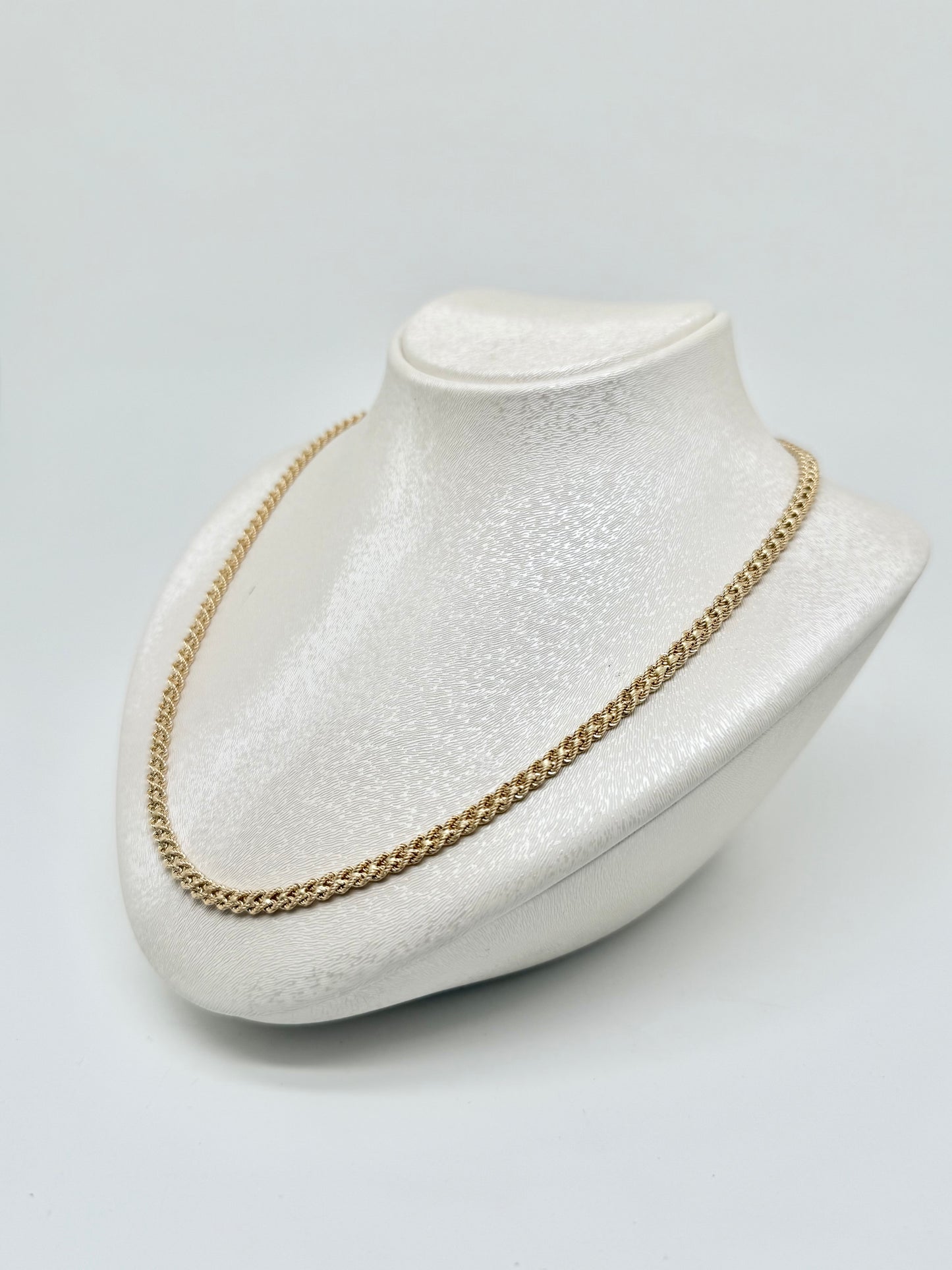 Yellow gold necklace, delicate model, 18 carats/750,