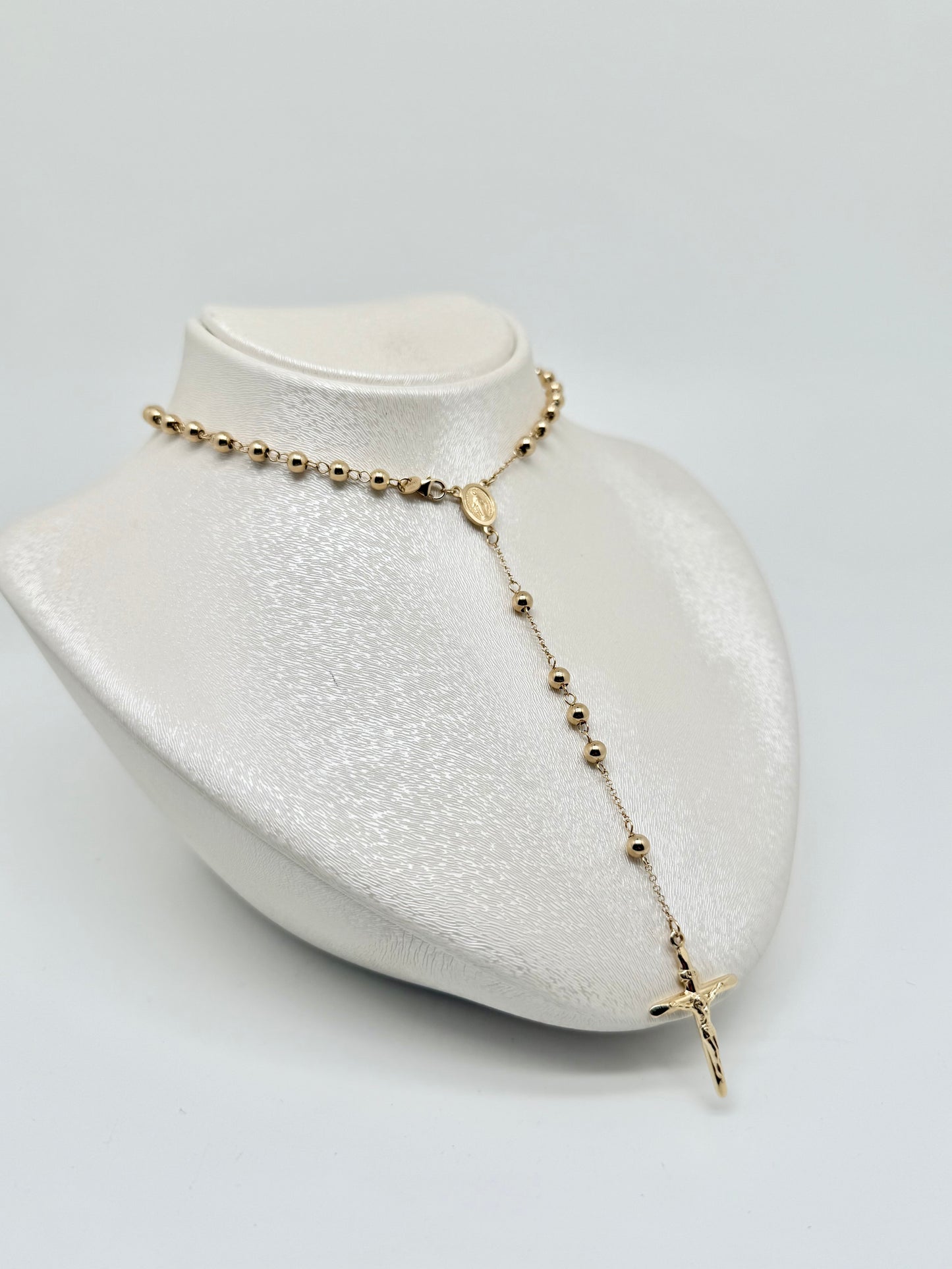 18-carat/750 yellow gold rosary